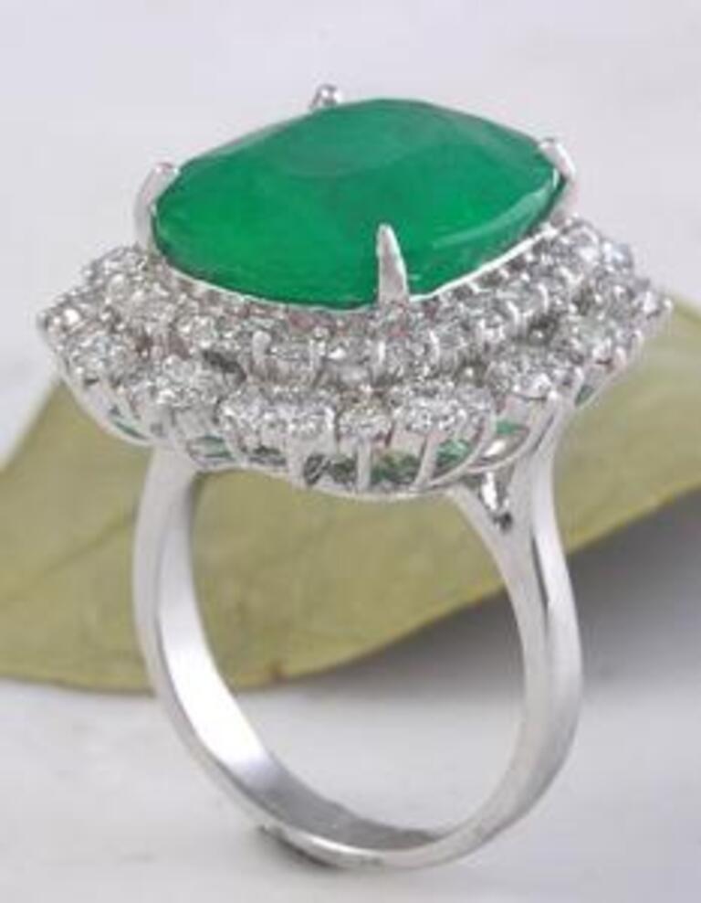 11.80 Carat Natural Emerald and Diamond 18 Karat Solid White Gold Ring For Sale 1