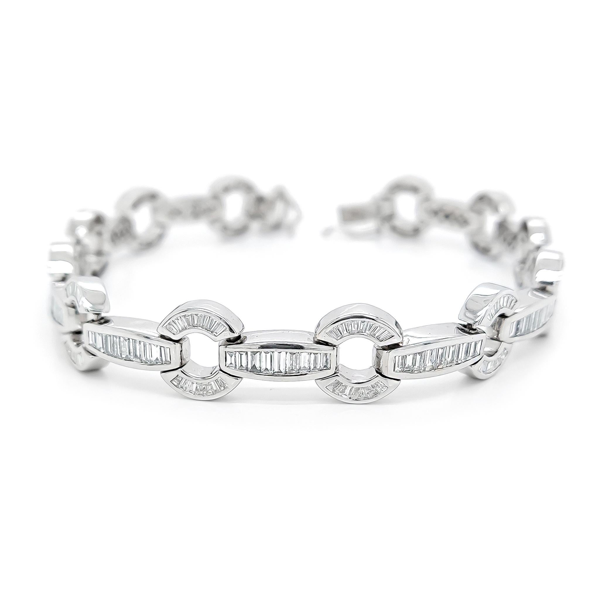 Art Deco 11.82 Carat Natural Round Diamond Bracelet IGI Certified D/VVS Clarity 18K Gold For Sale