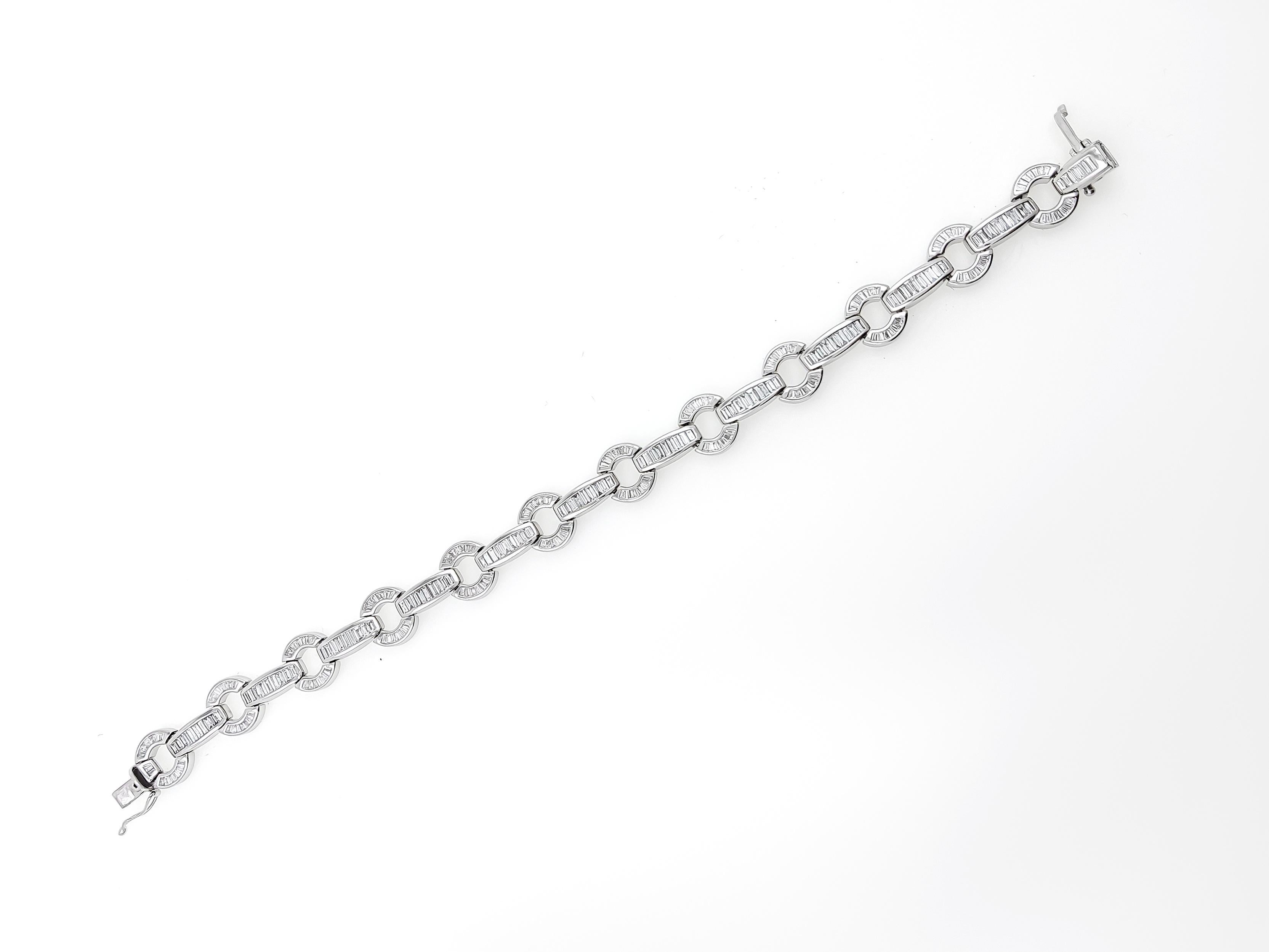 Round Cut 11.82 Carat Natural Round Diamond Bracelet IGI Certified D/VVS Clarity 18K Gold For Sale
