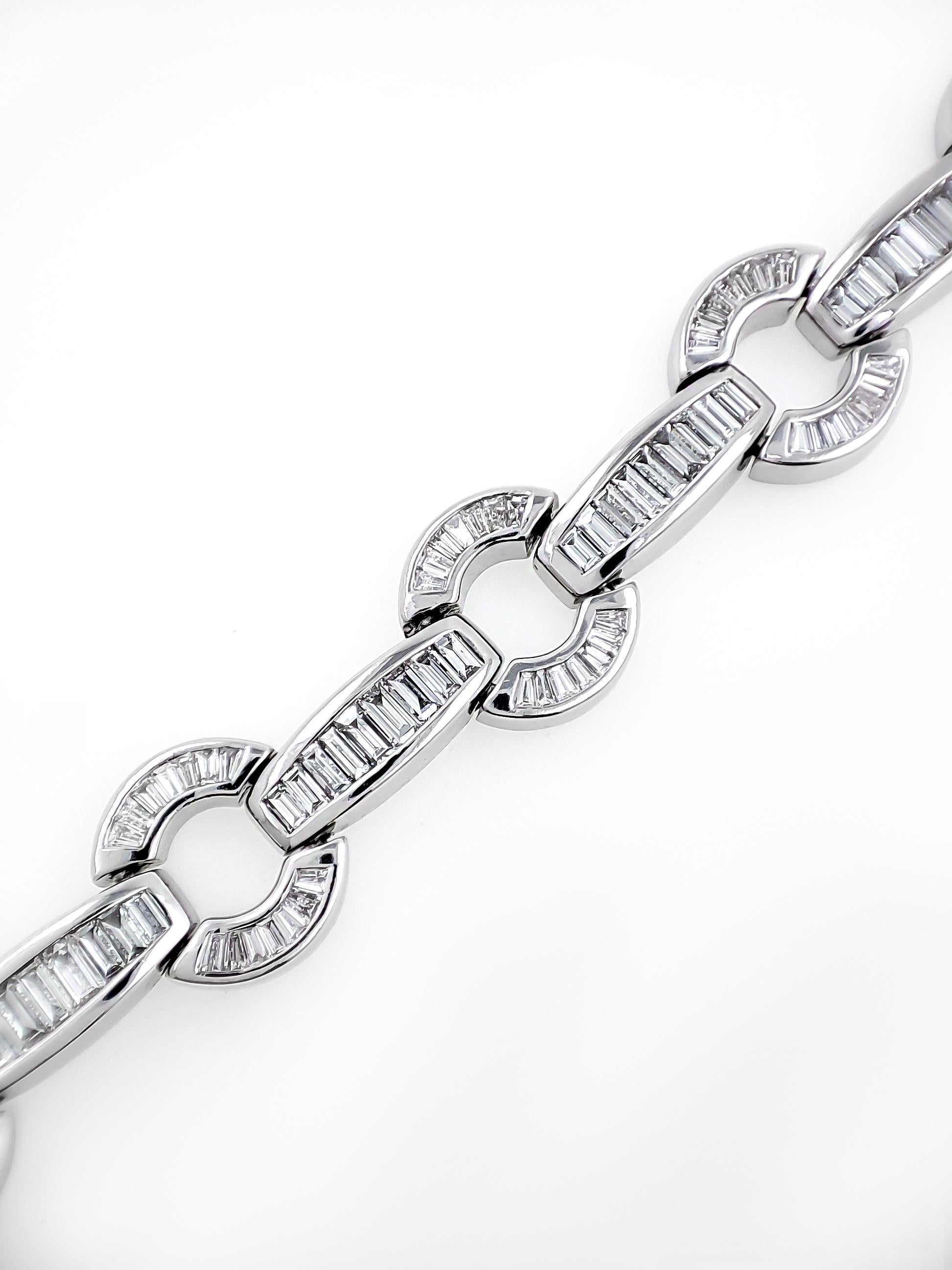 11.82 Carat Natural Round Diamond Bracelet IGI Certified D/VVS Clarity 18K Gold In New Condition For Sale In Ramat Gan, IL