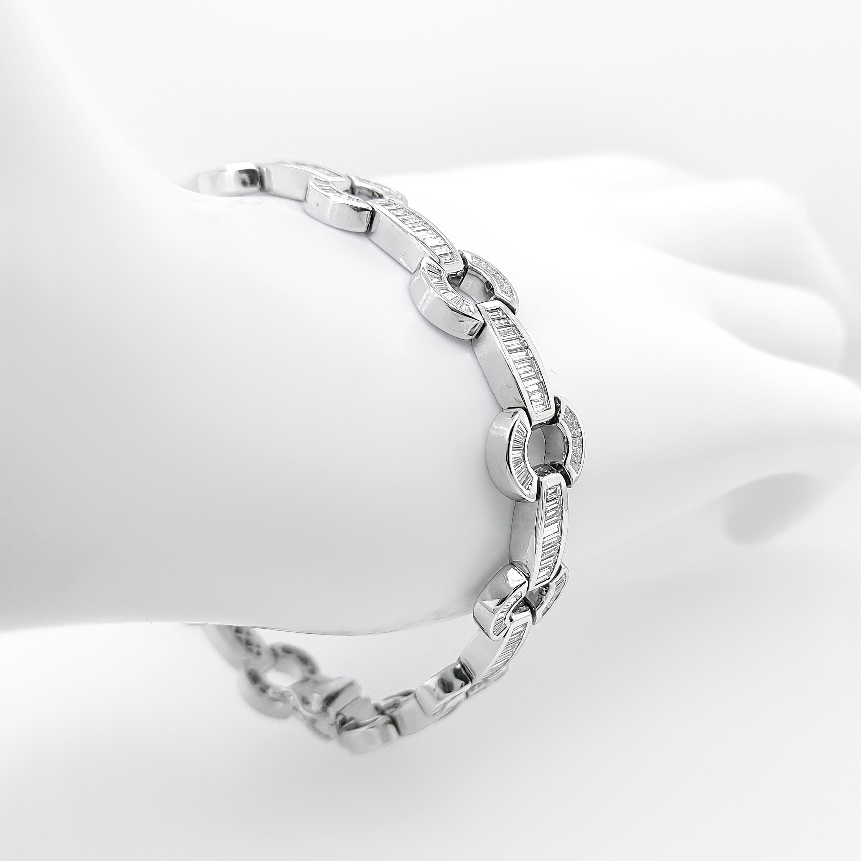 Women's 11.82 Carat Natural Round Diamond Bracelet IGI Certified D/VVS Clarity 18K Gold For Sale