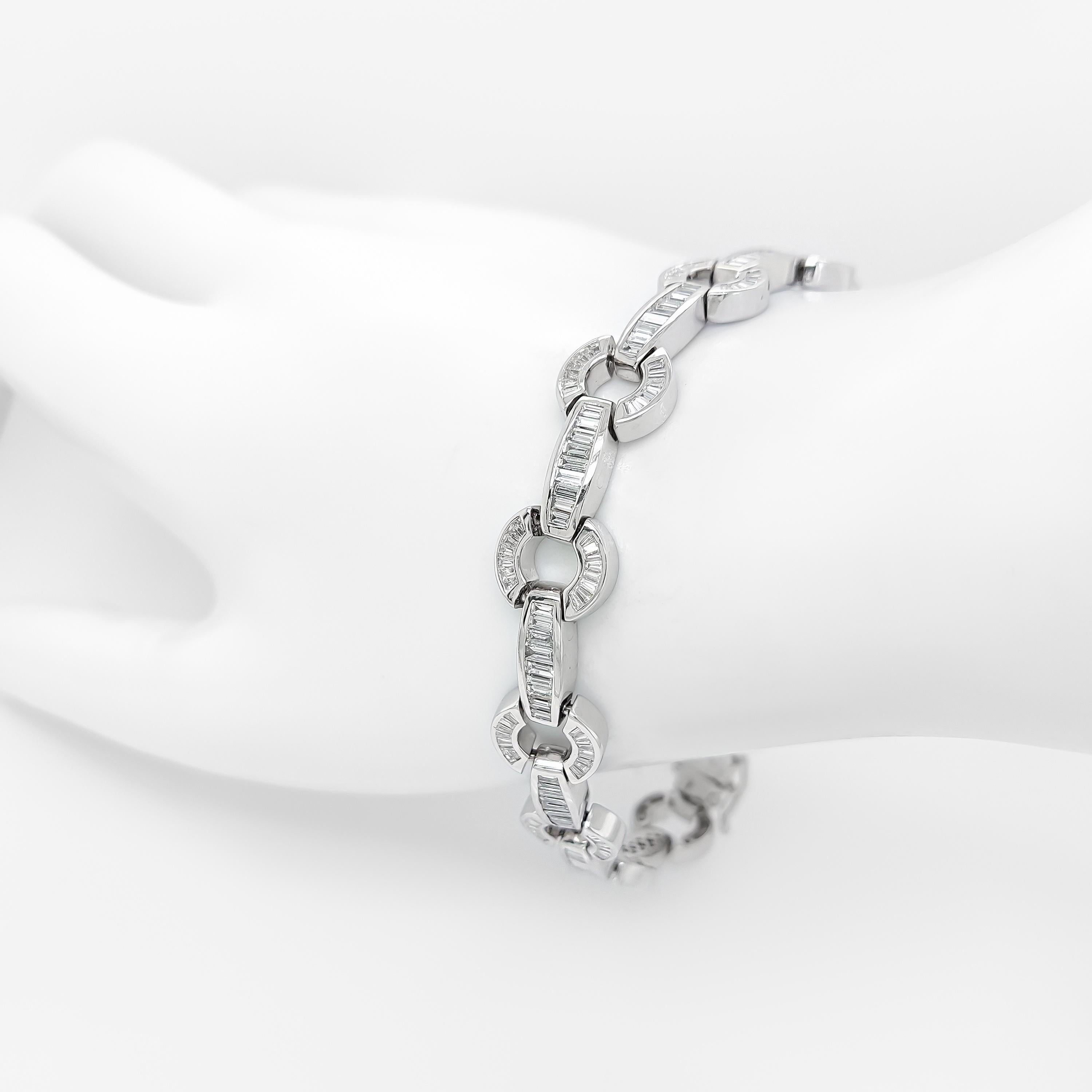11.82 Carat Natural Round Diamond Bracelet IGI Certified D/VVS Clarity 18K Gold For Sale 1