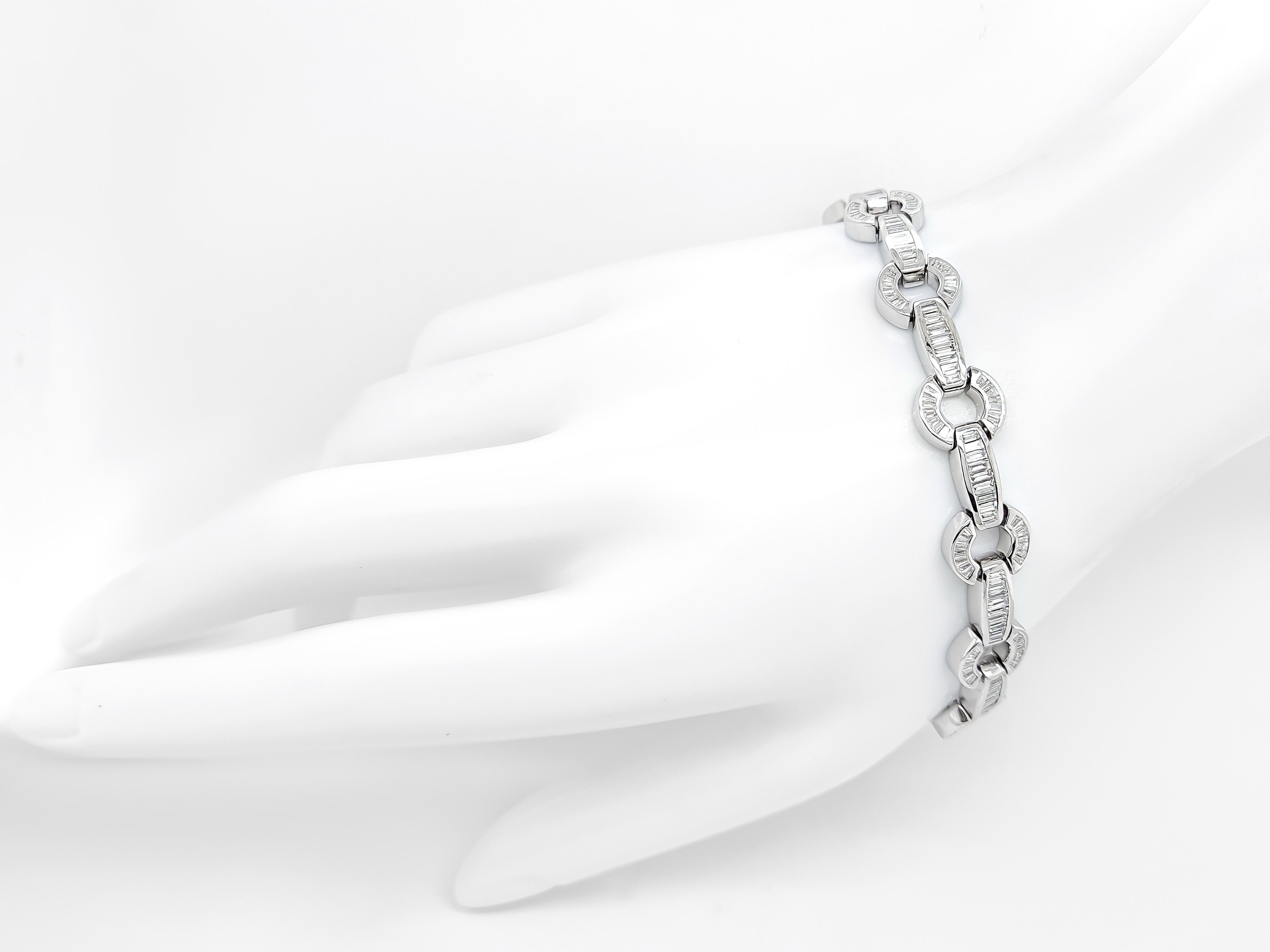 11.82 Carat Natural Round Diamond Bracelet IGI Certified D/VVS Clarity 18K Gold For Sale 2