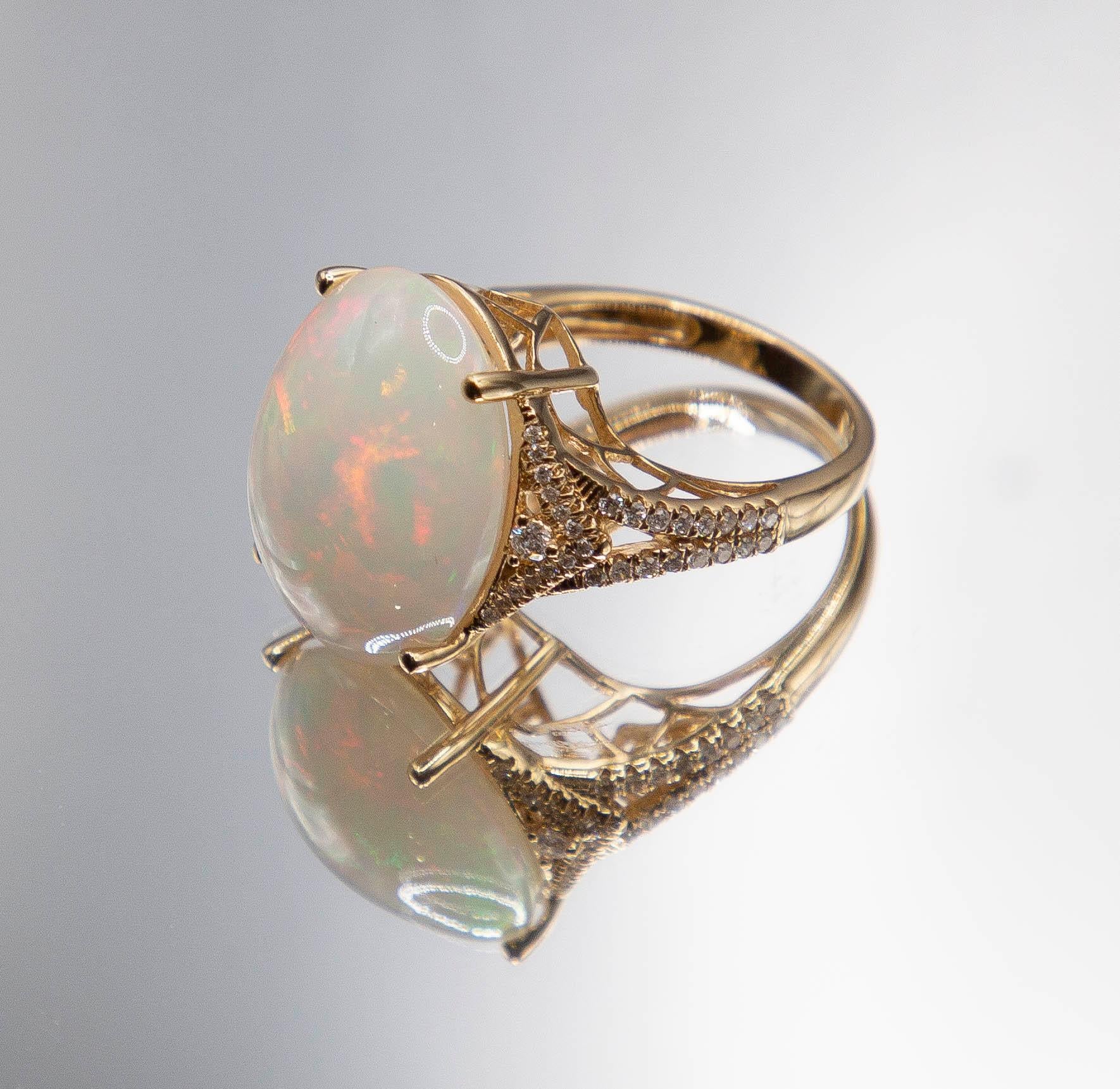 11.83 Carat Rare Lightning Ridge Crystal Opal 14k Yellow Gold Diamond Ring In New Condition For Sale In Birmingham, MI