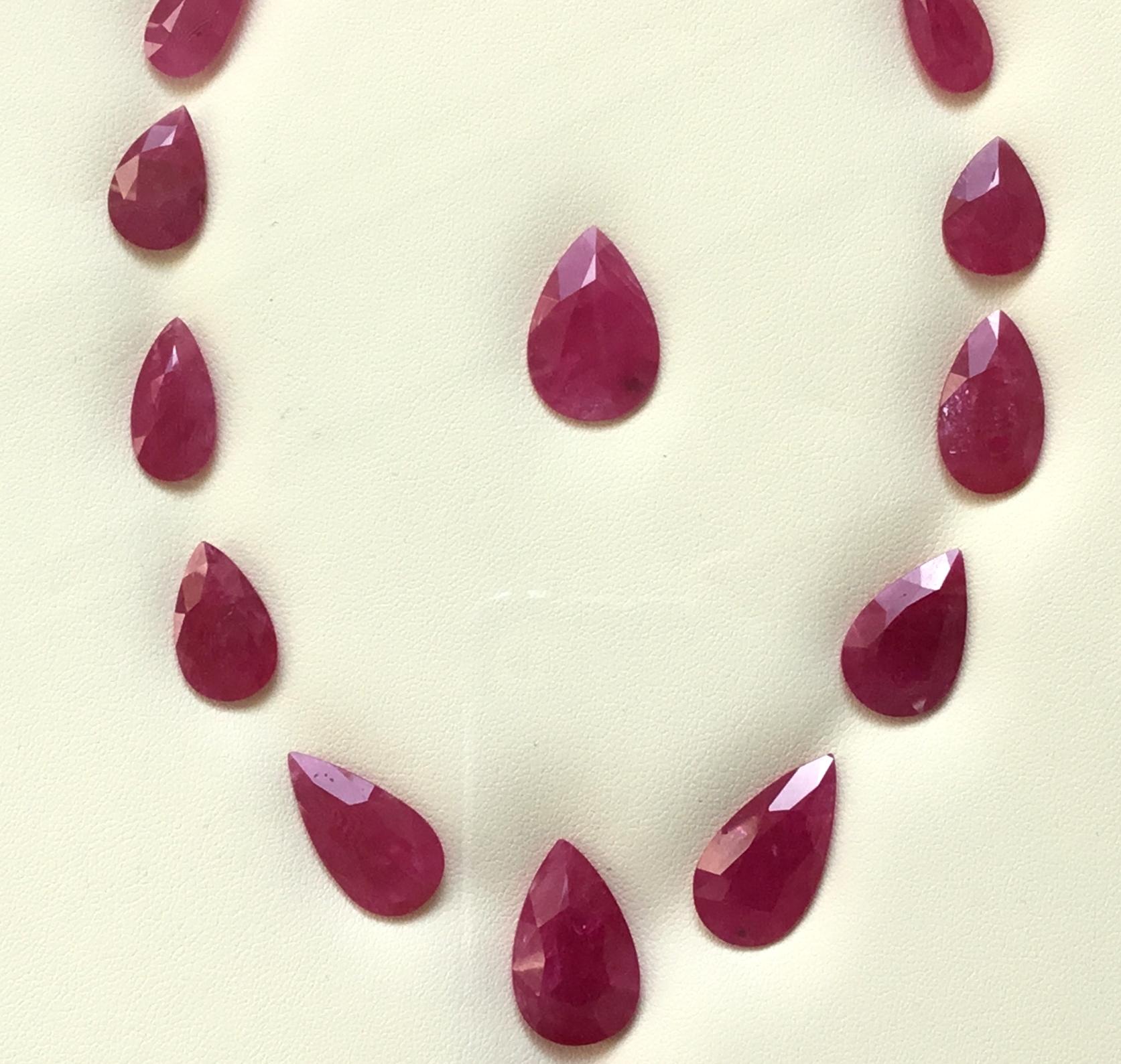 118.36 Carats Ruby Mozambique Pear Faceted Cut stone Layout Heated Natural Gem en vente 1