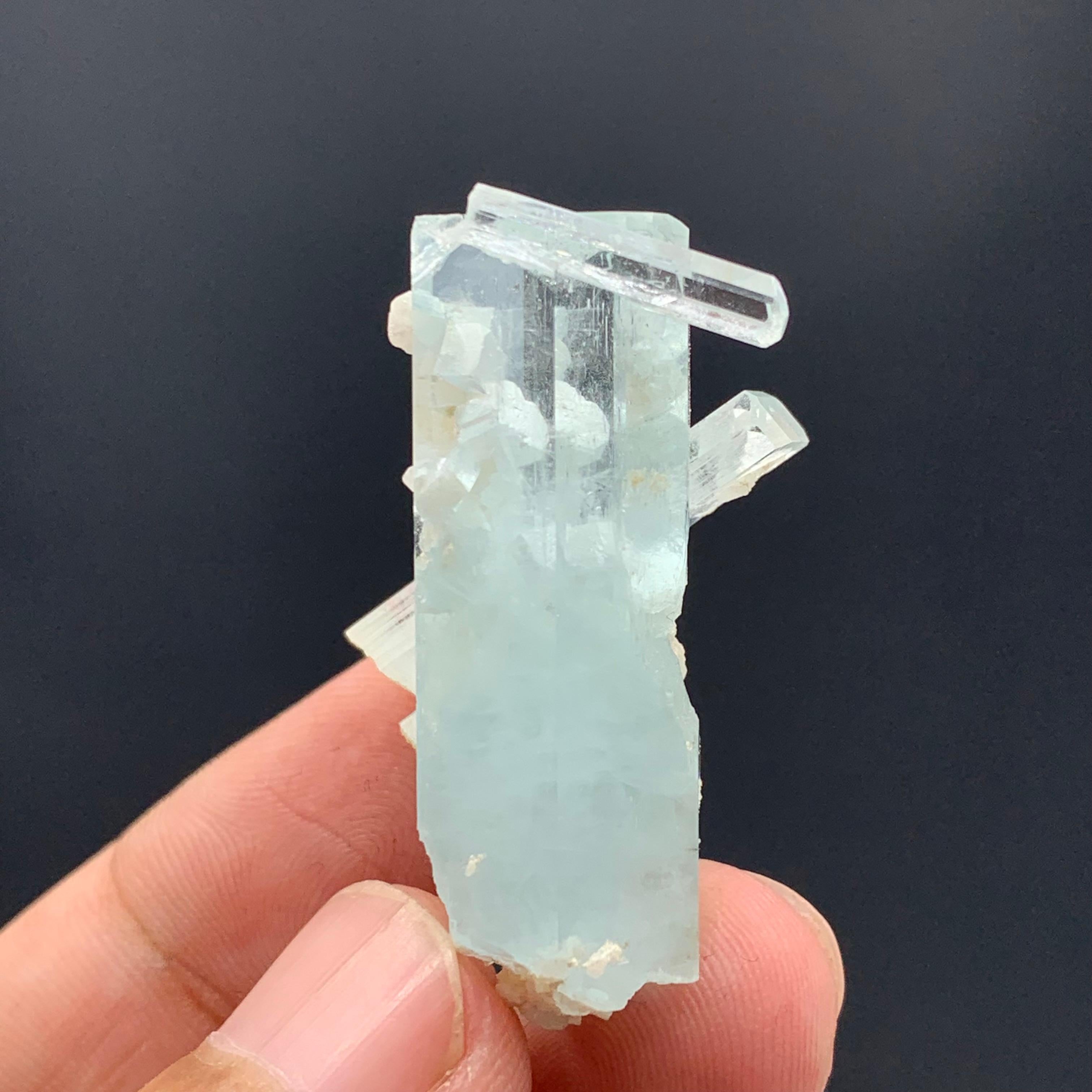 Esemplare di acquamarina di 11,84 grammi proveniente dalla Valle di Shigar, Pakistan in vendita 4
