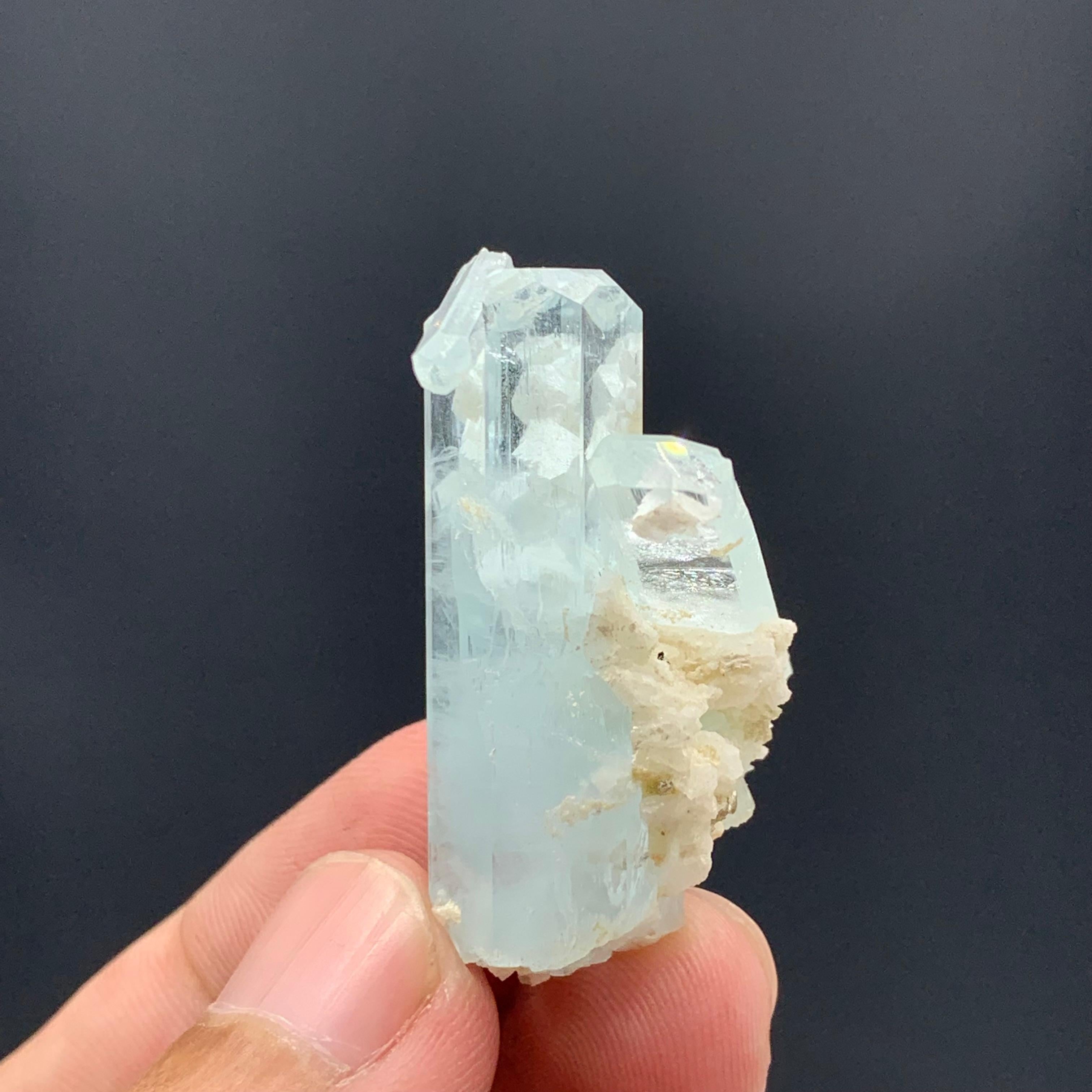 Esemplare di acquamarina di 11,84 grammi proveniente dalla Valle di Shigar, Pakistan in vendita 11