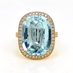 11.85 Carat Aquamarine Round Diamond Yellow Gold Ring