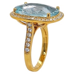 11.85 Carat Aquamarine Round Diamond Yellow Gold Ring