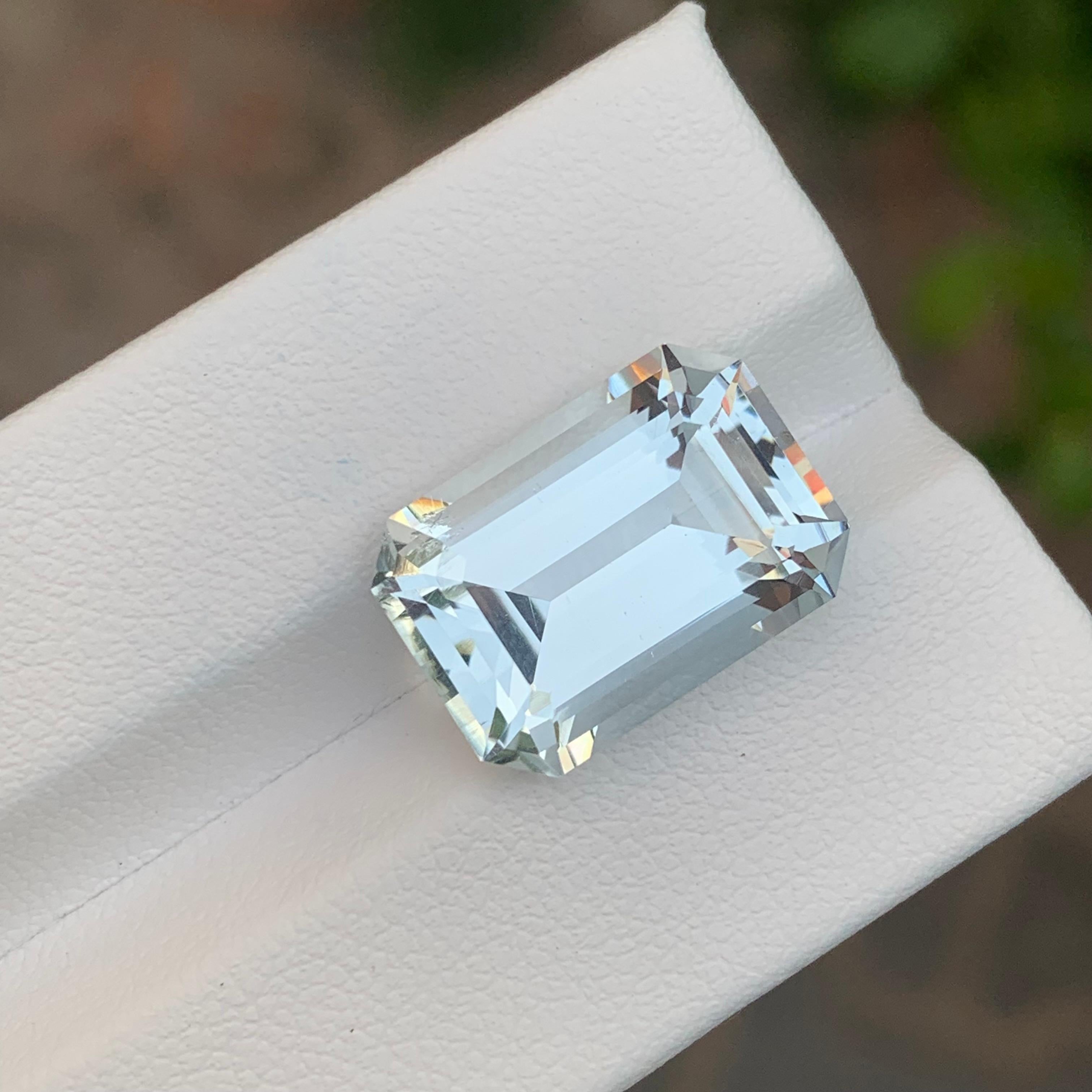 11.85 Carat Natural Loose Aquamarine Gemstone Emerald Shape Gemstone en vente 4
