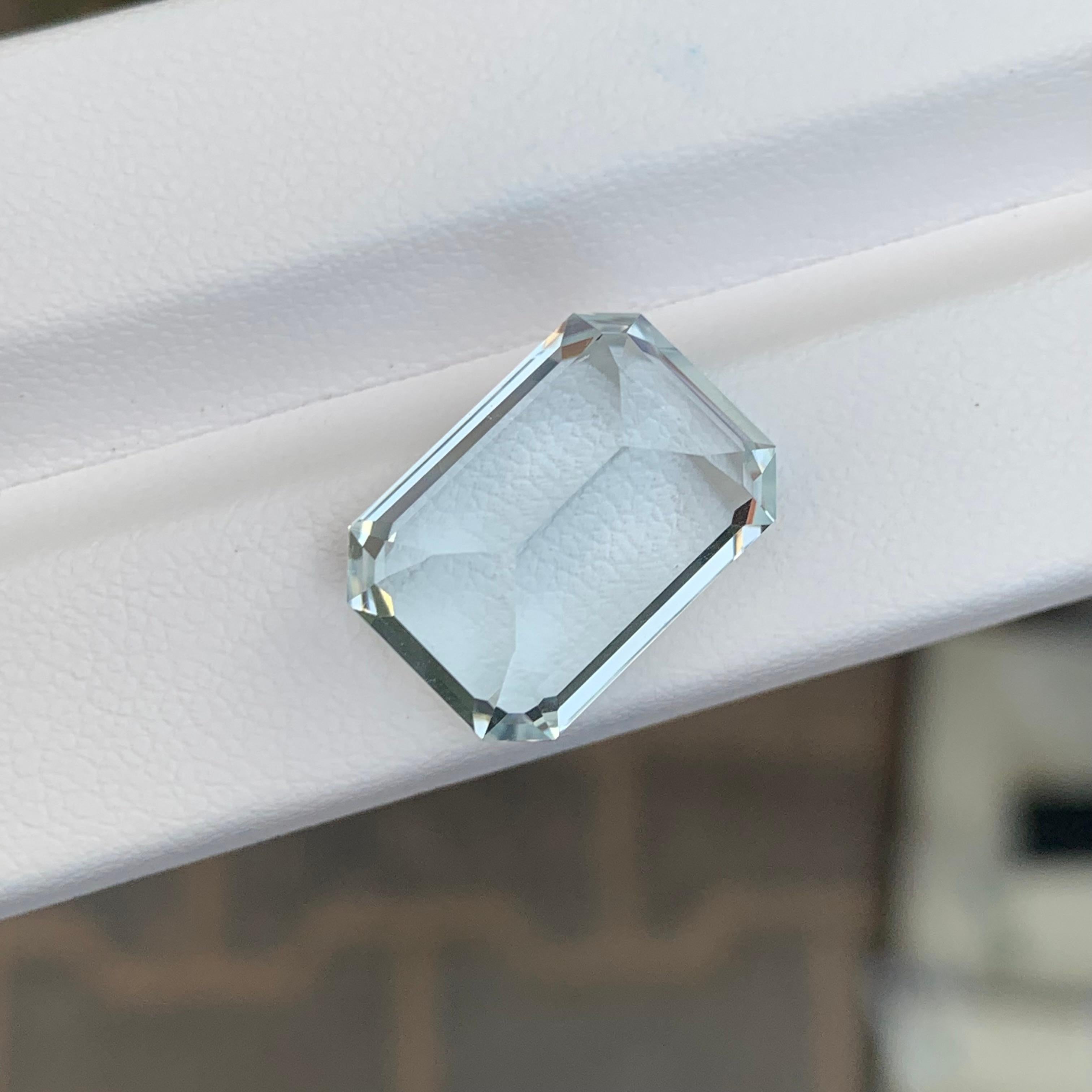 11.85 Carat Natural Loose Aquamarine Gemstone Emerald Shape Gemstone Unisexe en vente