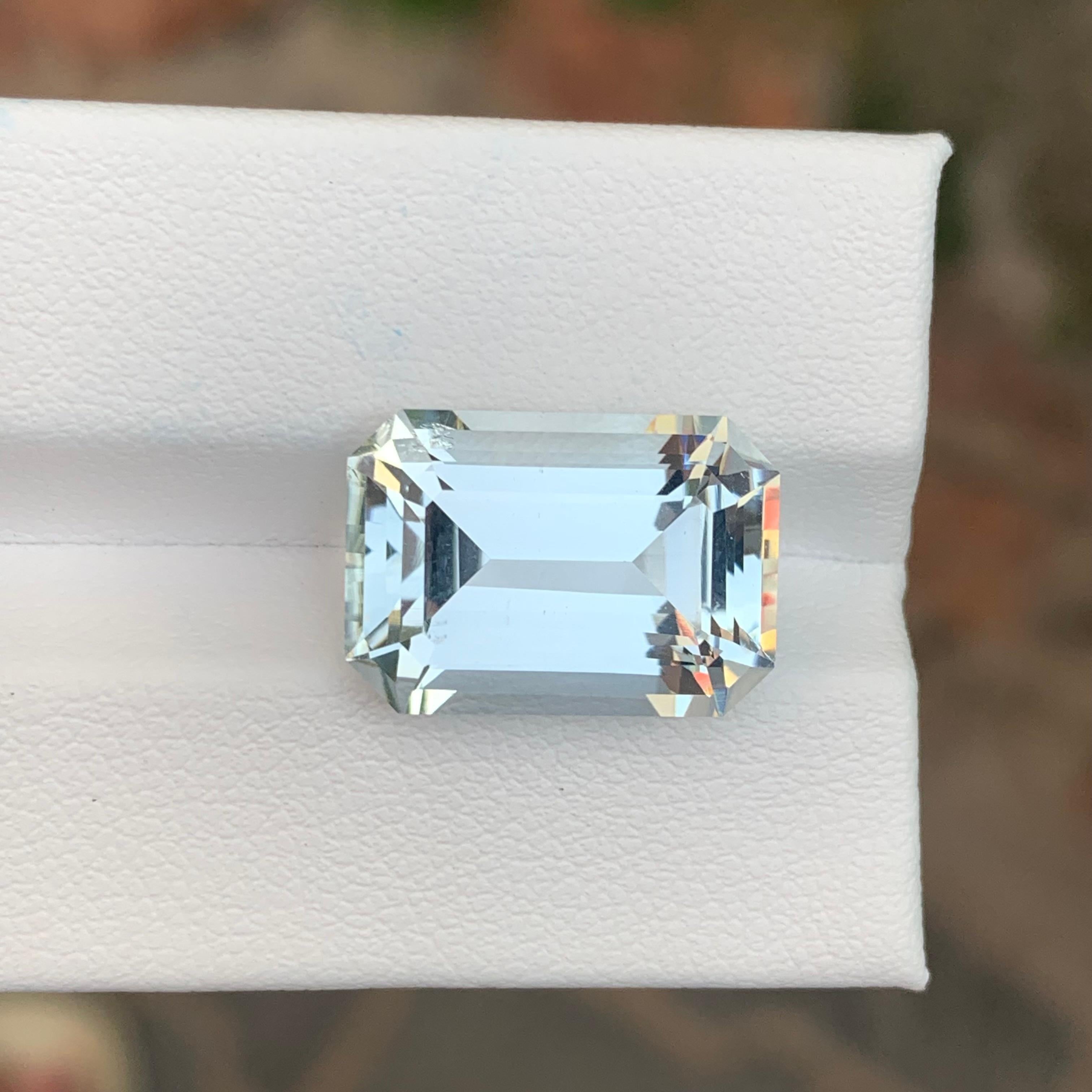 11.85 Carat Natural Loose Aquamarine Gemstone Emerald Shape Gemstone en vente 1