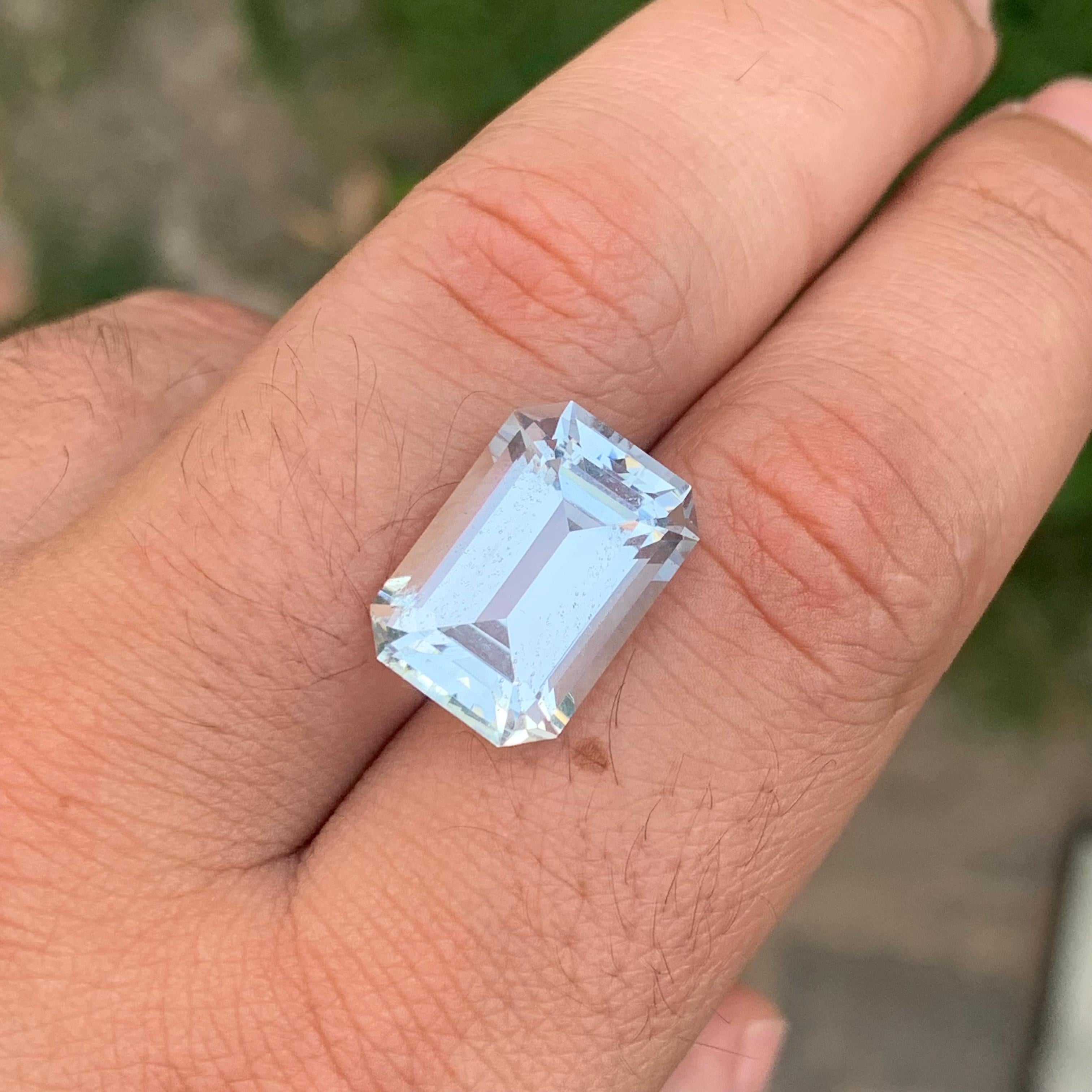 11.85 Carat Natural Loose Aquamarine Gemstone Emerald Shape Gemstone en vente 2