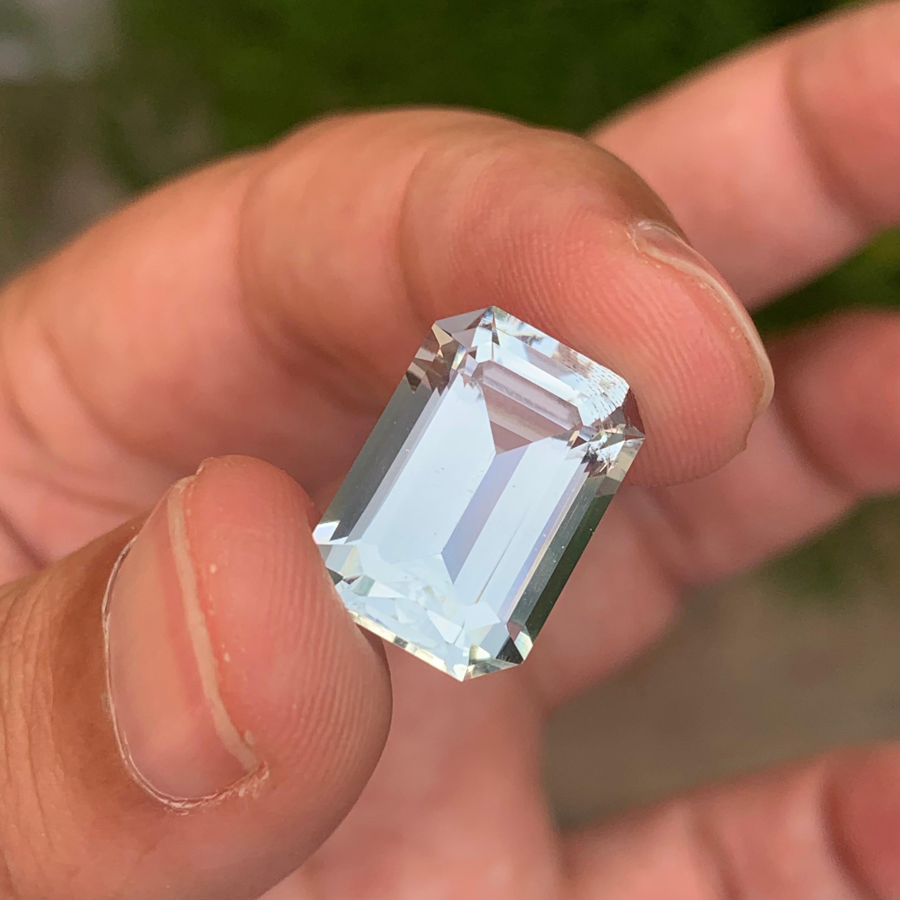 11.85 Carat Natural Loose Aquamarine Gemstone Emerald Shape Gemstone en vente 3