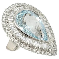 Bague cocktail en or 18 carats avec aigue-marine taille poire de 11,85 carats au total et diamants