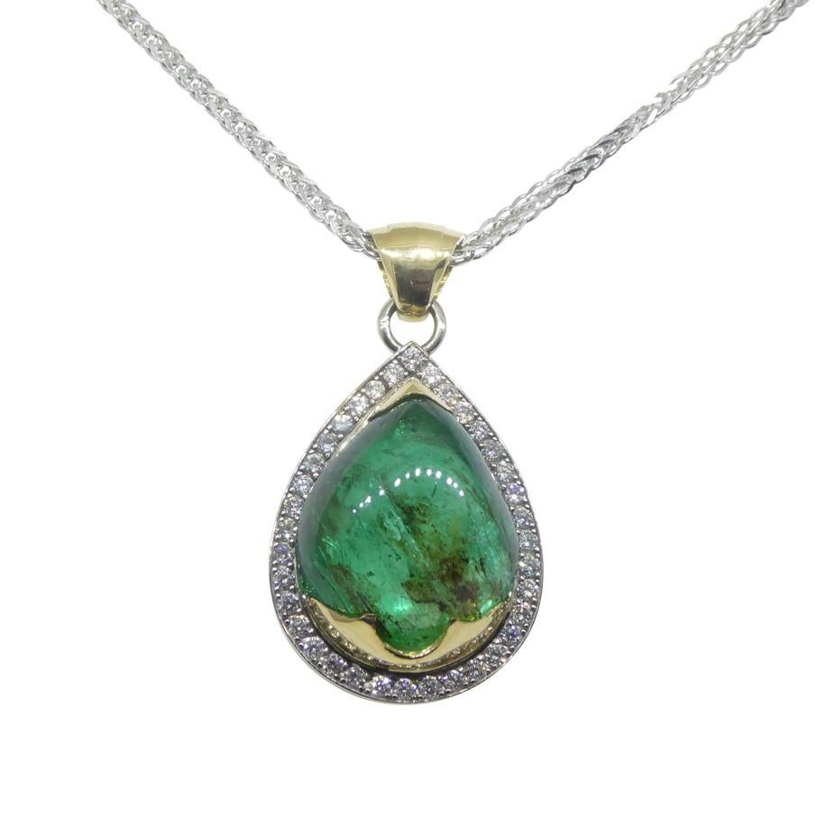 Célébrez votre histoire d'amour avec cet exquis collier Emerald Diamond de Skyjems, fabriqué avec des pierres précieuses et des métaux précieux de la plus haute qualité. Ce collier élégant et sophistiqué est orné d'une émeraude de 11,85 carats,