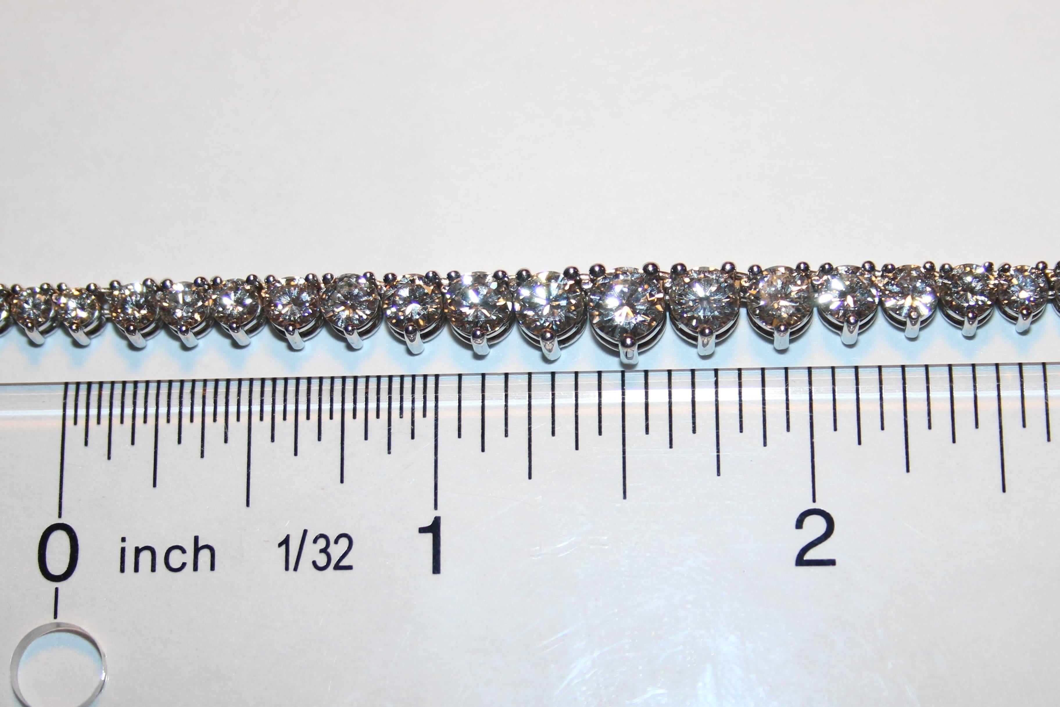 Women's 11.86 Carat E/F/G VS/SI Diamond Gold Riviere Necklace For Sale