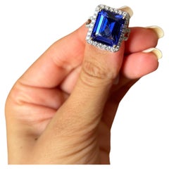 Anillo cóctel de tanzanita y diamantes de 11.86 quilates
