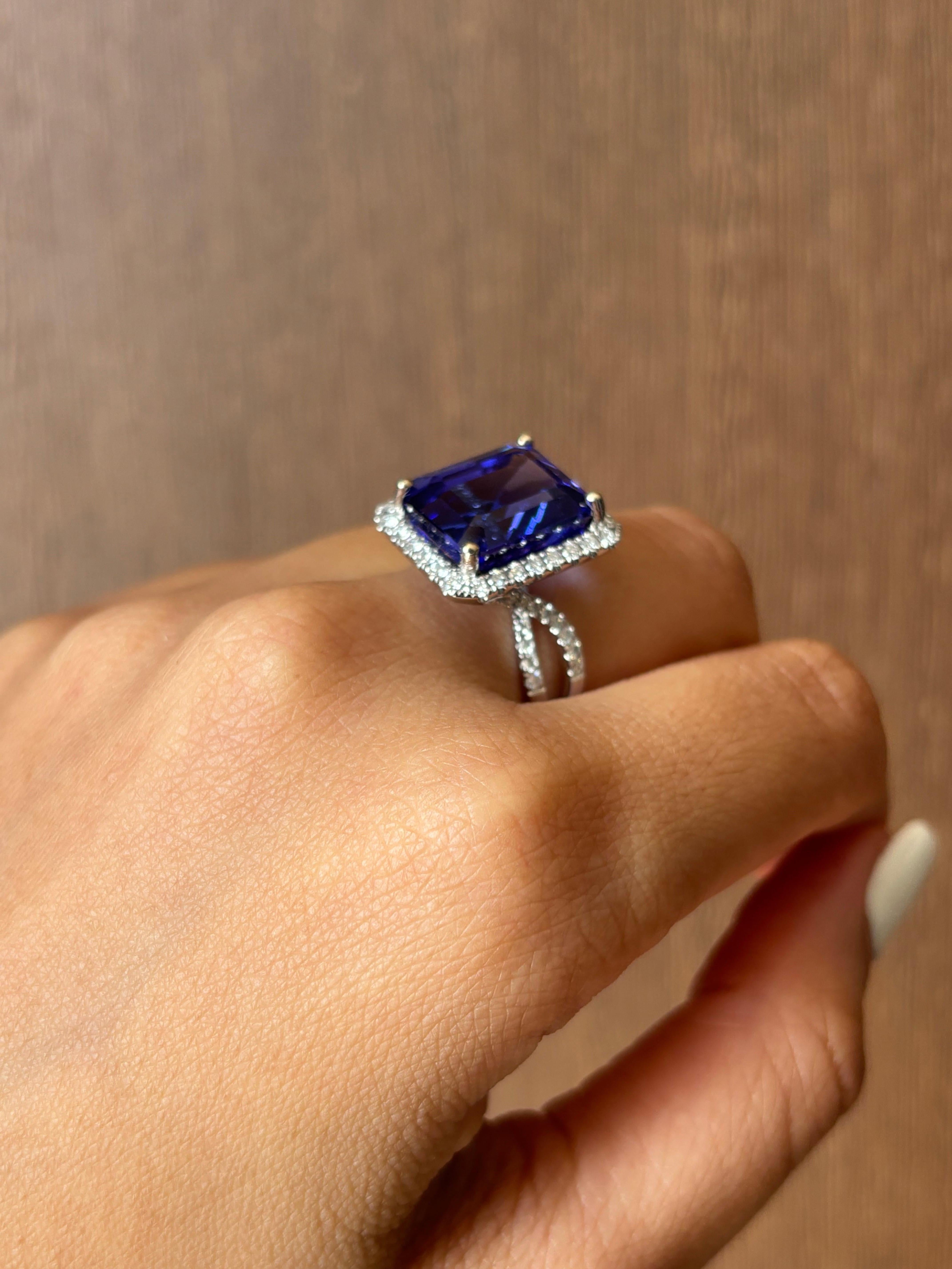 11.86 Karat Tansanit und Diamant Cocktail-Ring (Smaragdschliff) im Angebot