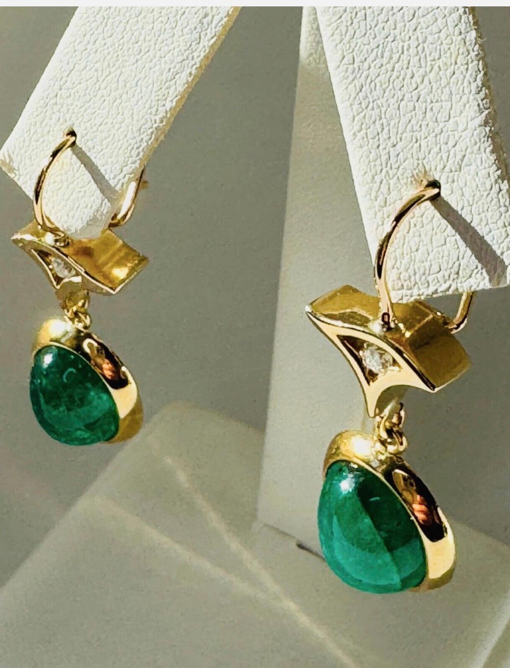 De las mujeres Pendientes Colgantes Cabujón Esmeralda Colombiana 11,86 Quilates Oro Amarillo 18K en venta