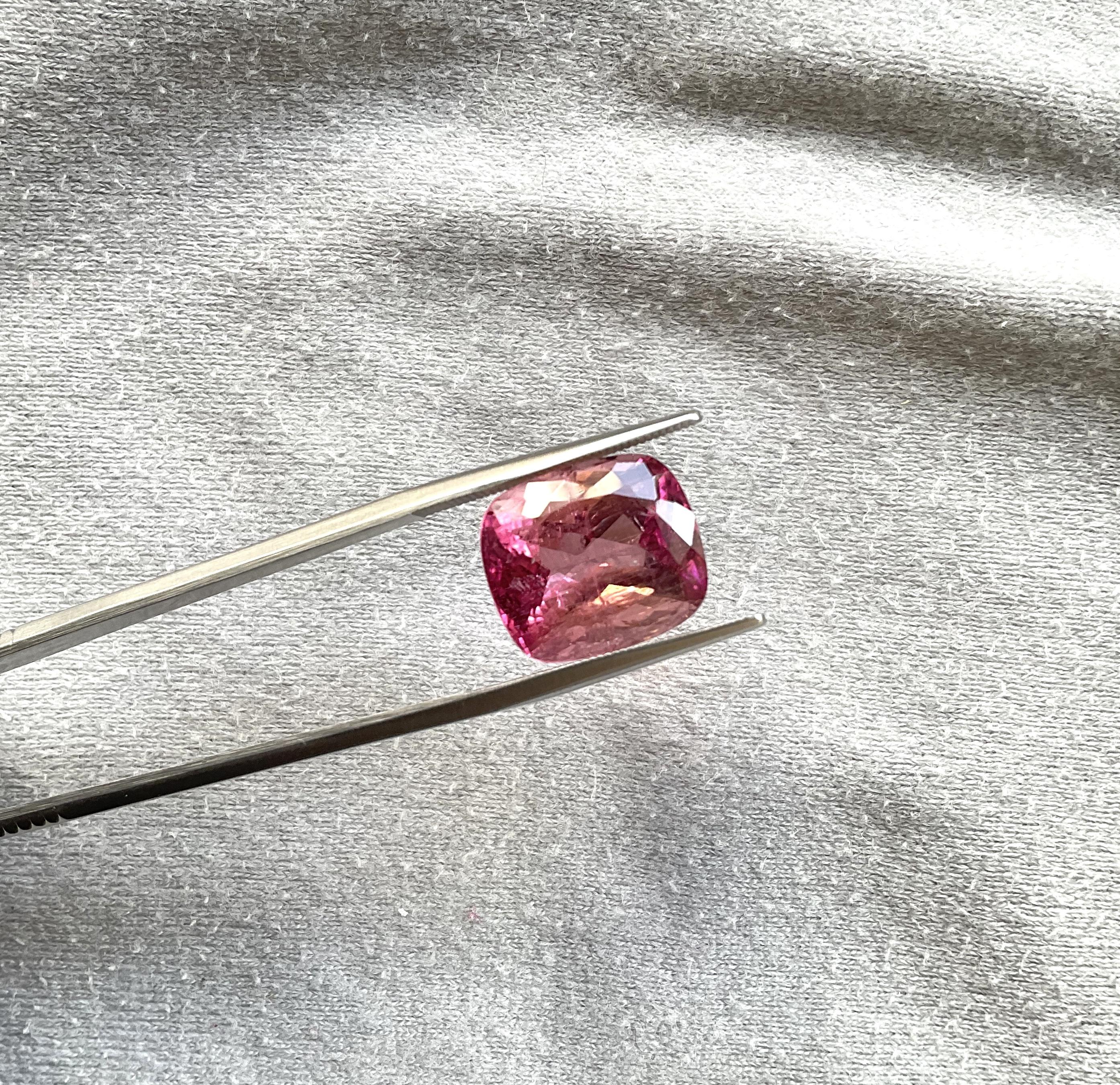 11.86 Carats Neon Pink Tourmaline Cushion Faceted Cut Stone Natural Gemstone In New Condition For Sale In Jaipur, RJ