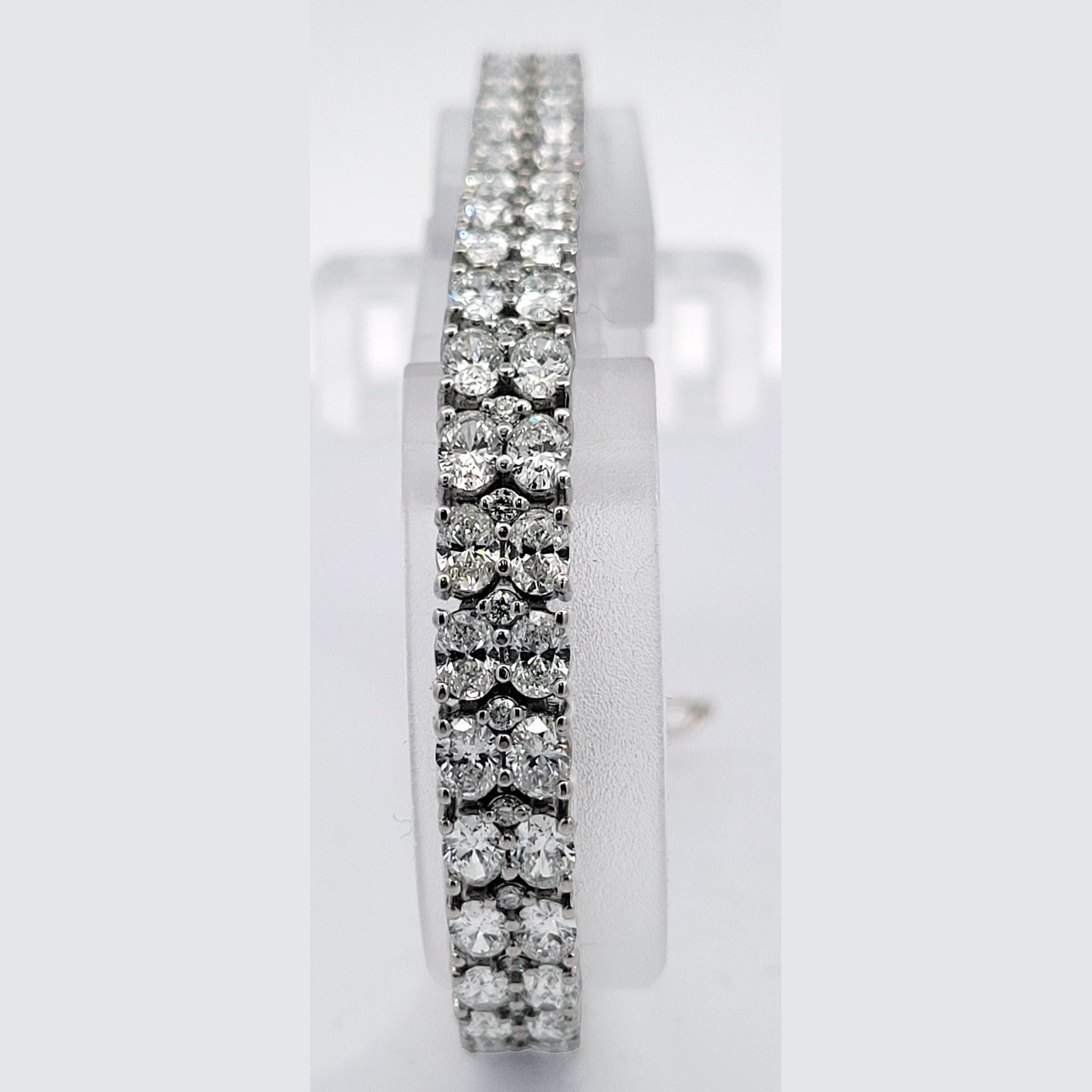 Taille ovale Bracelet tennis en platine avec diamants ovales et ronds à double rangée de 11,87 carats en vente