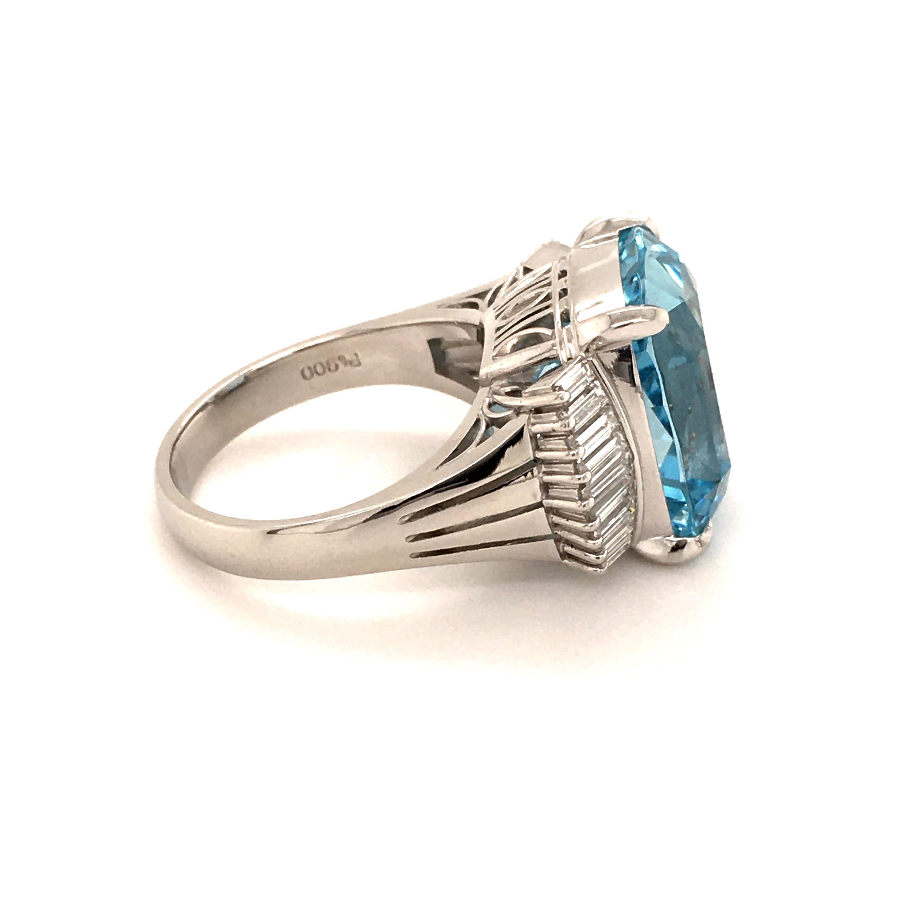 11.89 Carat Aquamarine Ring with Diamonds in Platinum For Sale at 1stDibs