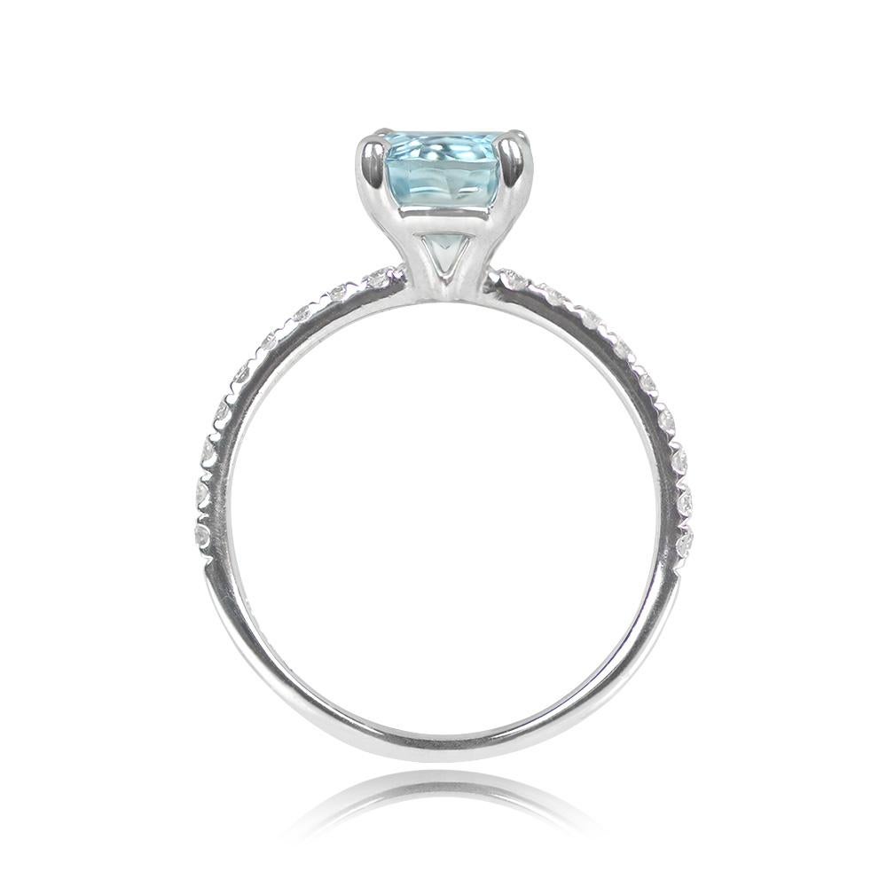 1.18ct Round Cut Aquamarine Engagement Ring, 18k White Gold In Excellent Condition For Sale In New York, NY