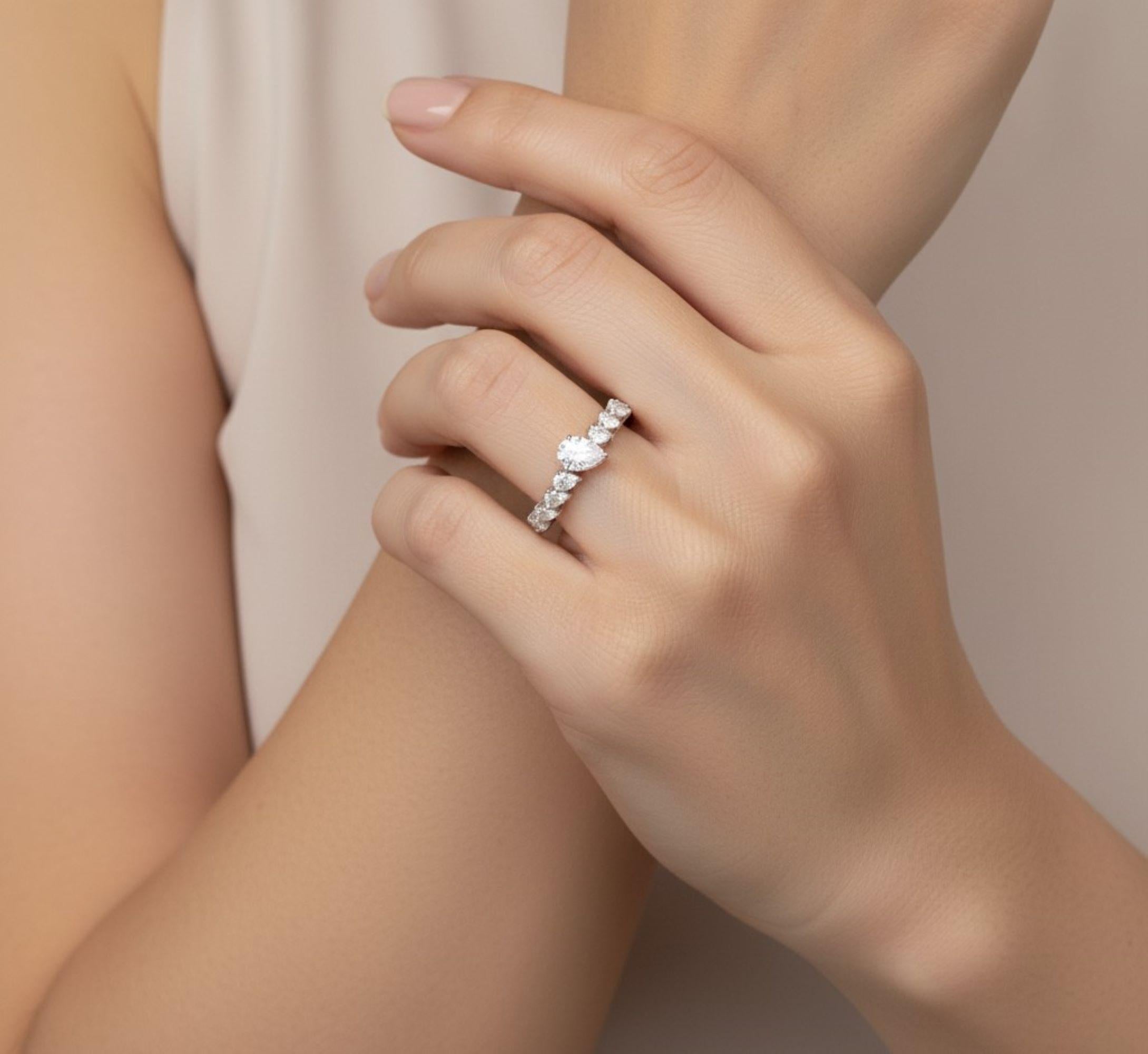 in vendita:  Anello nuziale con diamante a pera da 1,18 carati SI/H Oro bianco 18 carati Tutte le tariffe pagate 5