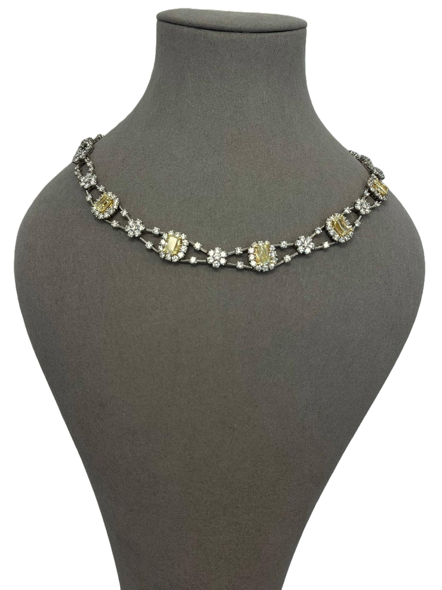 Collier de diamants blancs de 5,80 carats de couleur fantaisie jaune radiant naturel de 11,8 carats Excellent état - En vente à Aventura, FL