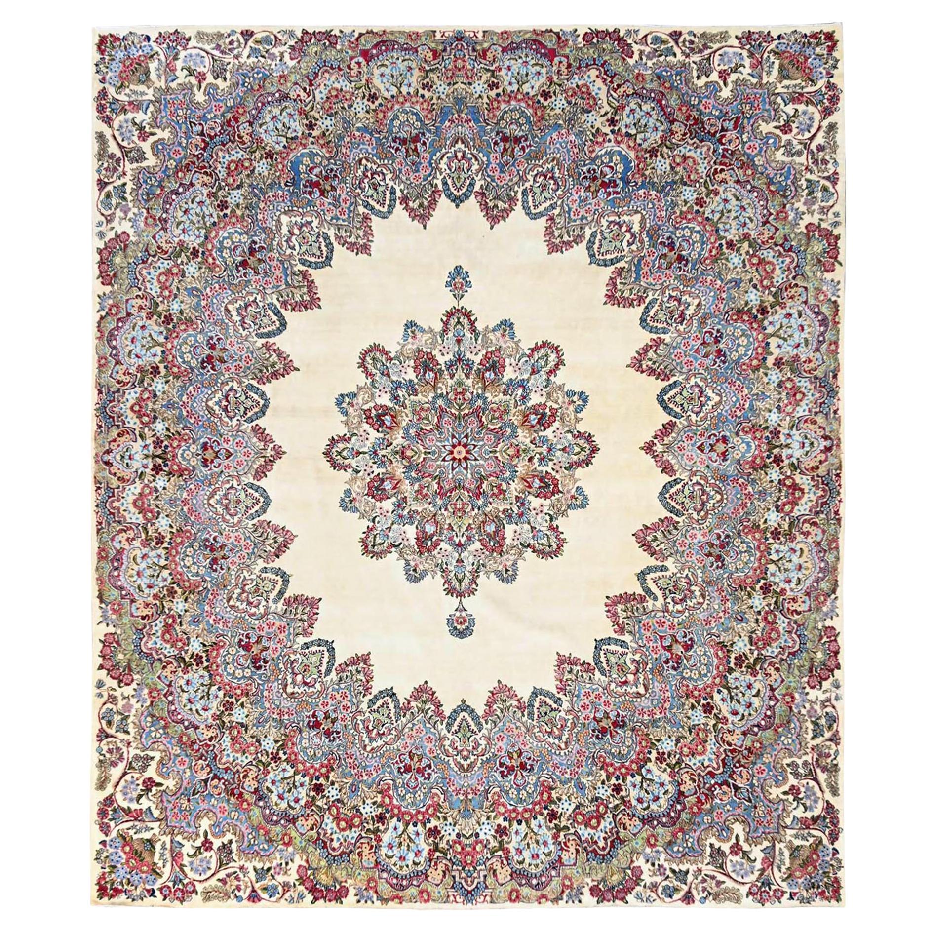 11
8 "x13
7" Elfenbein Vintage Persisch Kerman Saubere Hand geknotet weiche Wolle Quadratische Teppiche