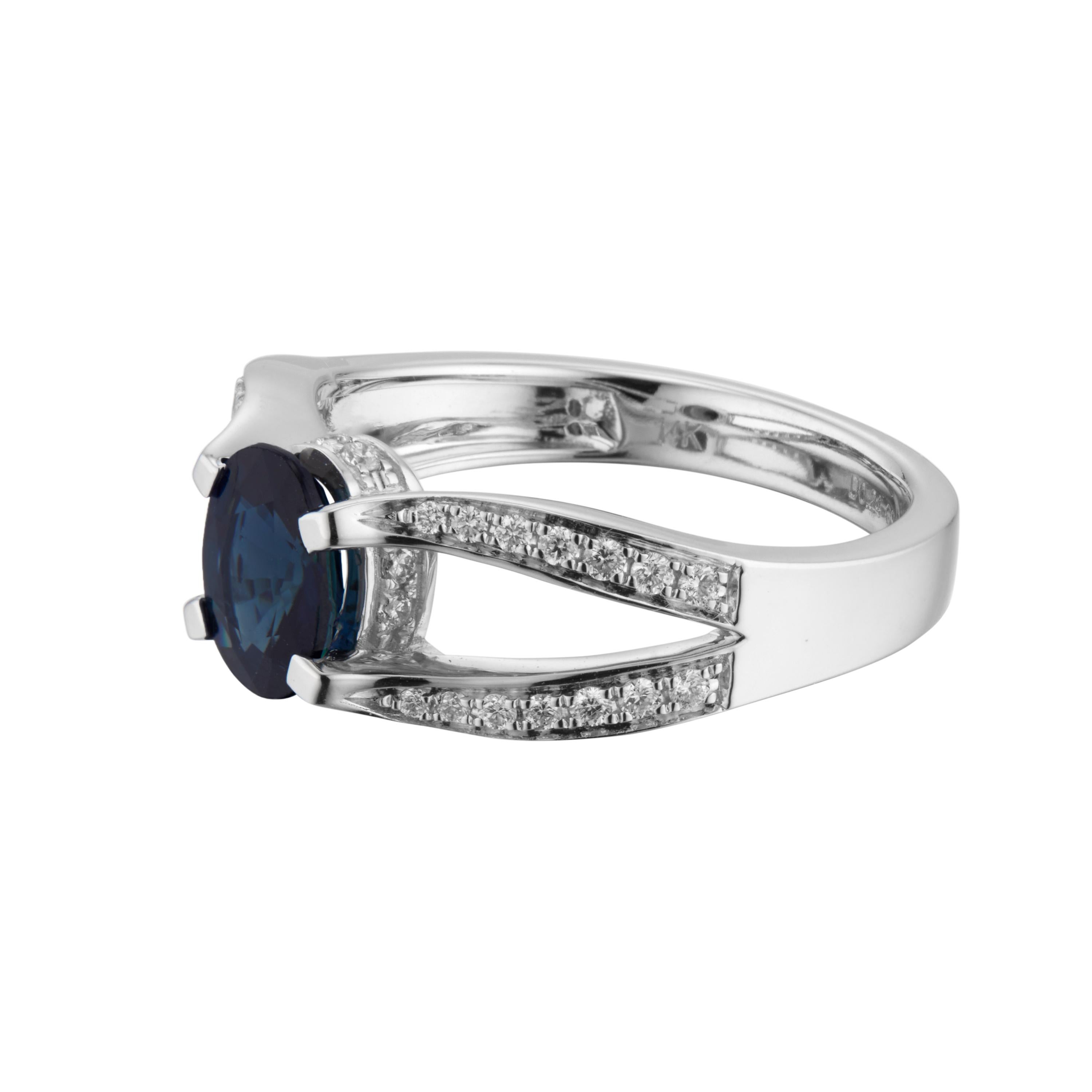 1.19 Carat Blue Sapphire Diamond White Gold Ring In Excellent Condition For Sale In Stamford, CT