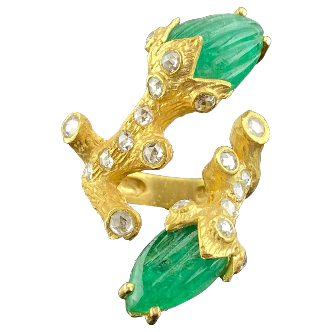 Bague cocktail en émeraude colombienne sculptée et diamants de 11,9 carats en vente