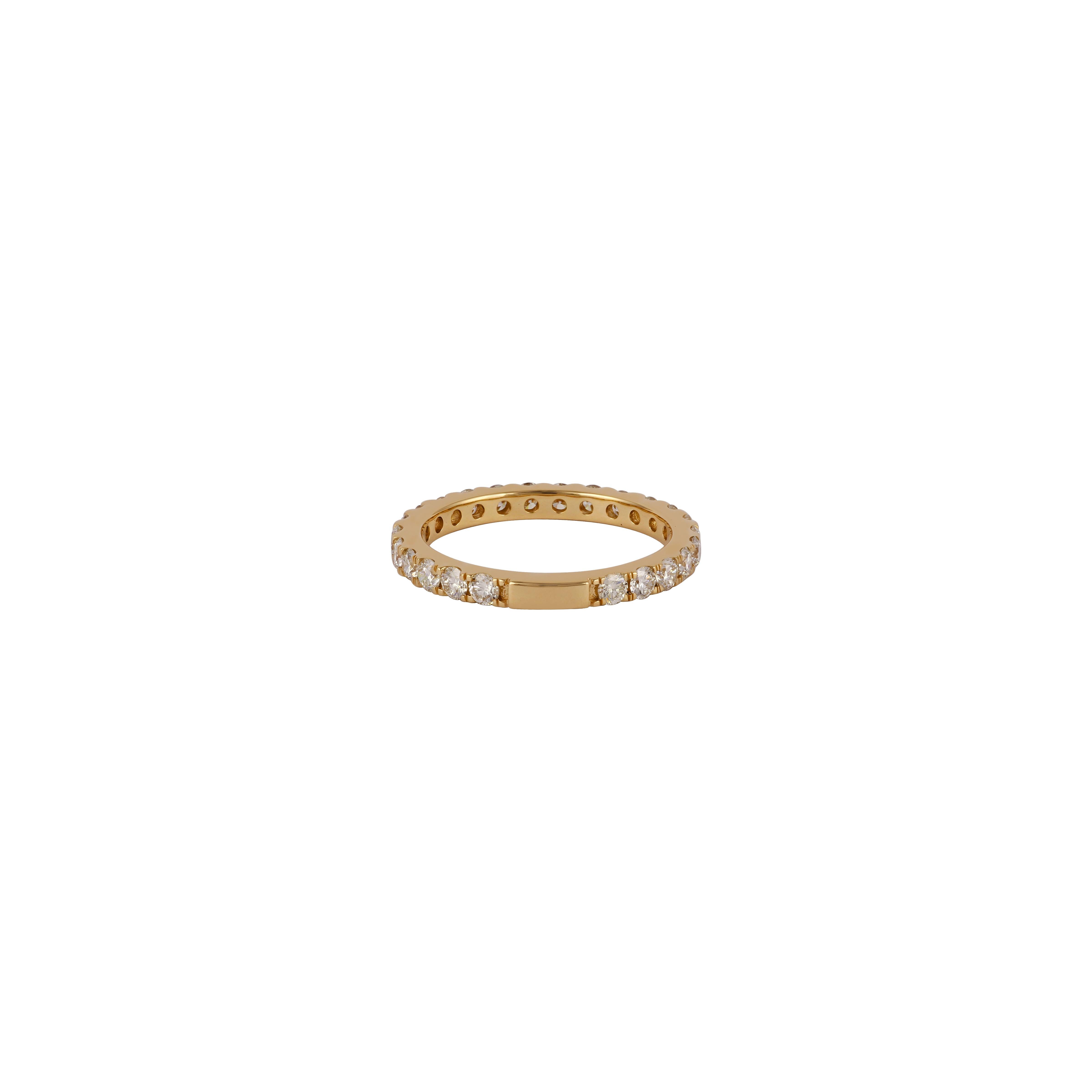 Modern 1.19 Carat Clear Diamond Band Ring in 18k Yellow Gold For Sale