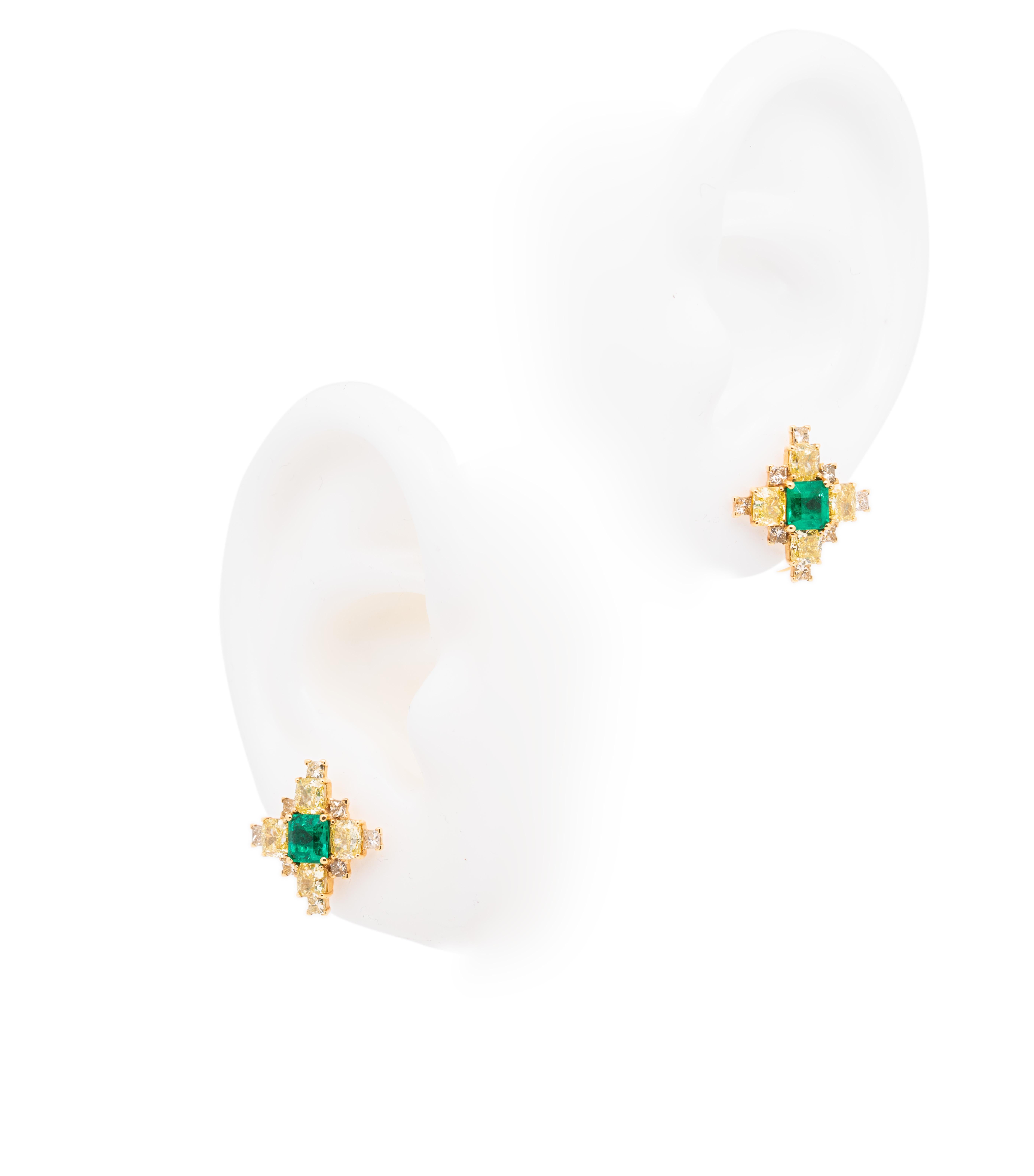 Rétro Boucles d'oreilles en or jaune 18 carats, émeraude colombienne de 1,19 carat et diamant, Austy Lee en vente