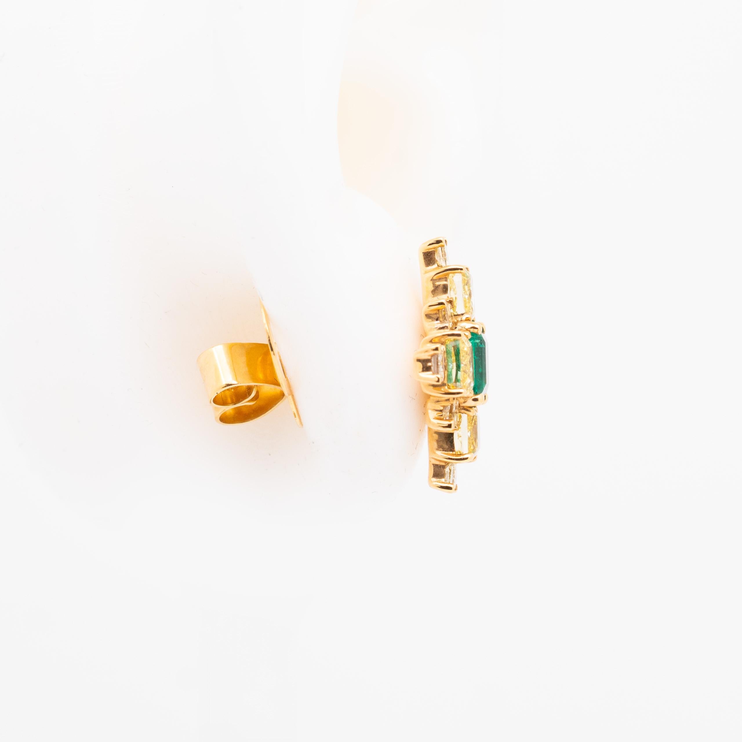 Boucles d'oreilles en or jaune 18 carats, émeraude colombienne de 1,19 carat et diamant, Austy Lee Neuf - En vente à Hong Kong, HK