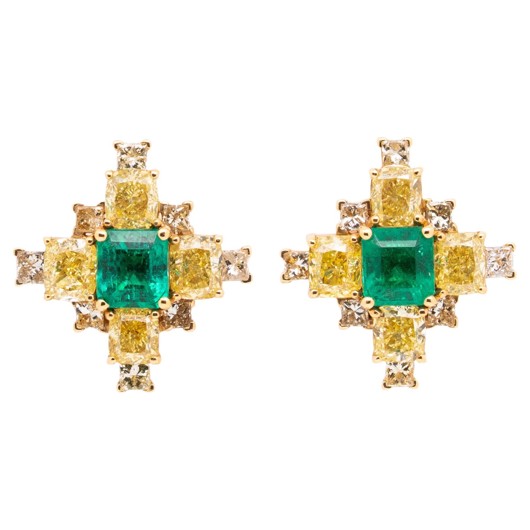 Boucles d
oreilles en or jaune 18 carats, émeraude colombienne de 1,19 carat et diamant, Austy Lee en vente