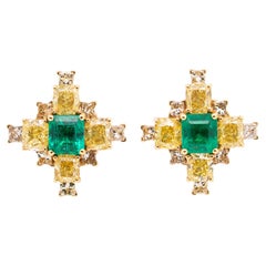 Boucles d
oreilles en or jaune 18 carats, émeraude colombienne de 1,19 carat et diamant, Austy Lee