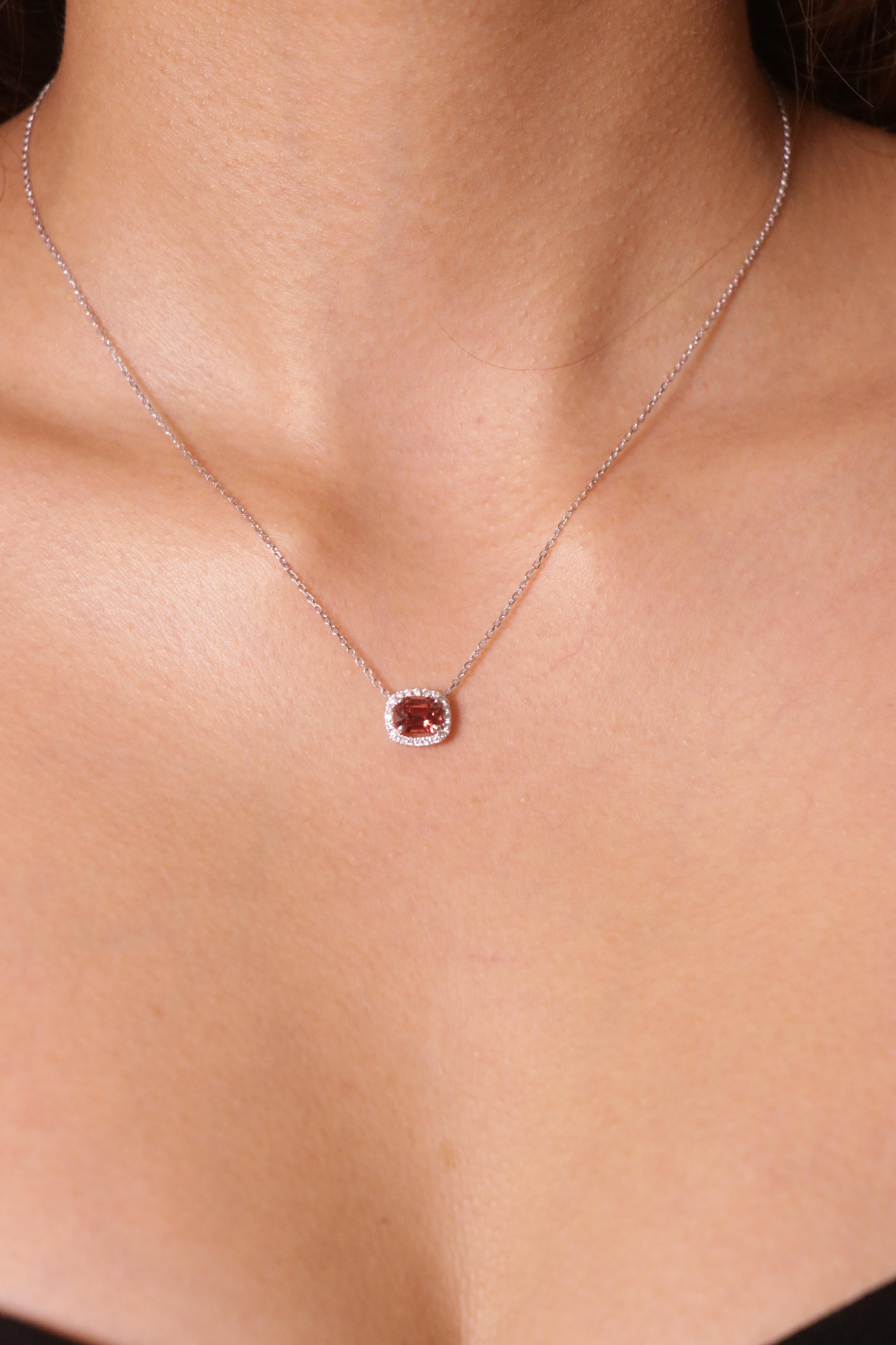 Collana con ciondolo di diamanti bianchi e spinello di Birmania senza calore da 1,19 carati con taglio a cuscino in vendita 2