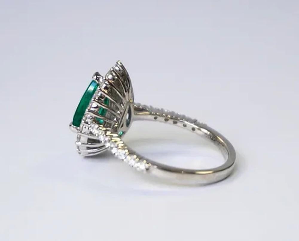 1.19 Carat Emerald Pear Ring In New Condition For Sale In New York, NY