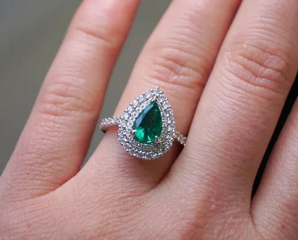1.19 Carat Emerald Pear Ring For Sale 1