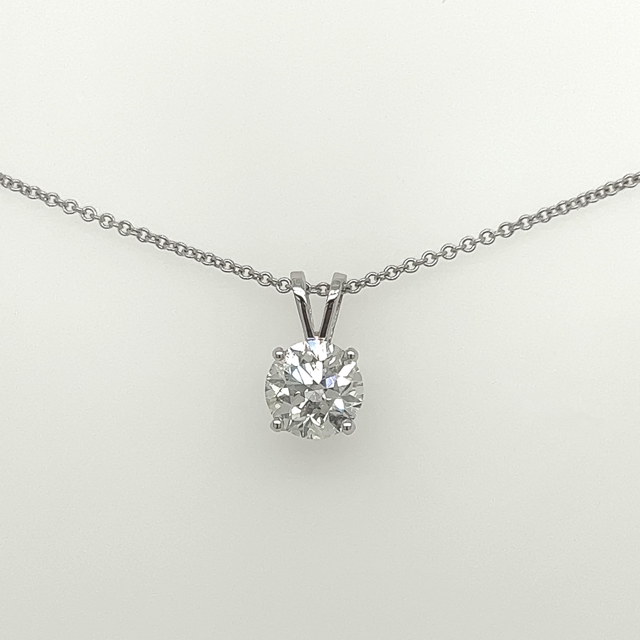 Taille ronde Pendentif en or blanc 18 carats avec diamants de 1,19 carat de couleur F et de pureté SI2-I1 en vente
