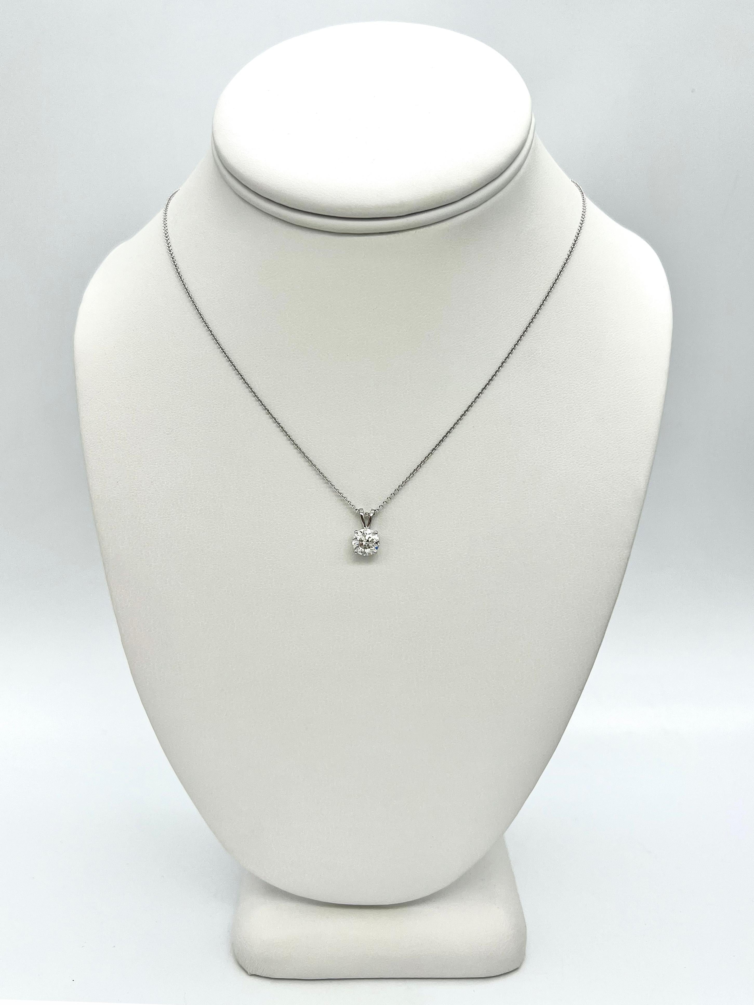 Pendentif en or blanc 18 carats avec diamants de 1,19 carat de couleur F et de pureté SI2-I1 en vente 1