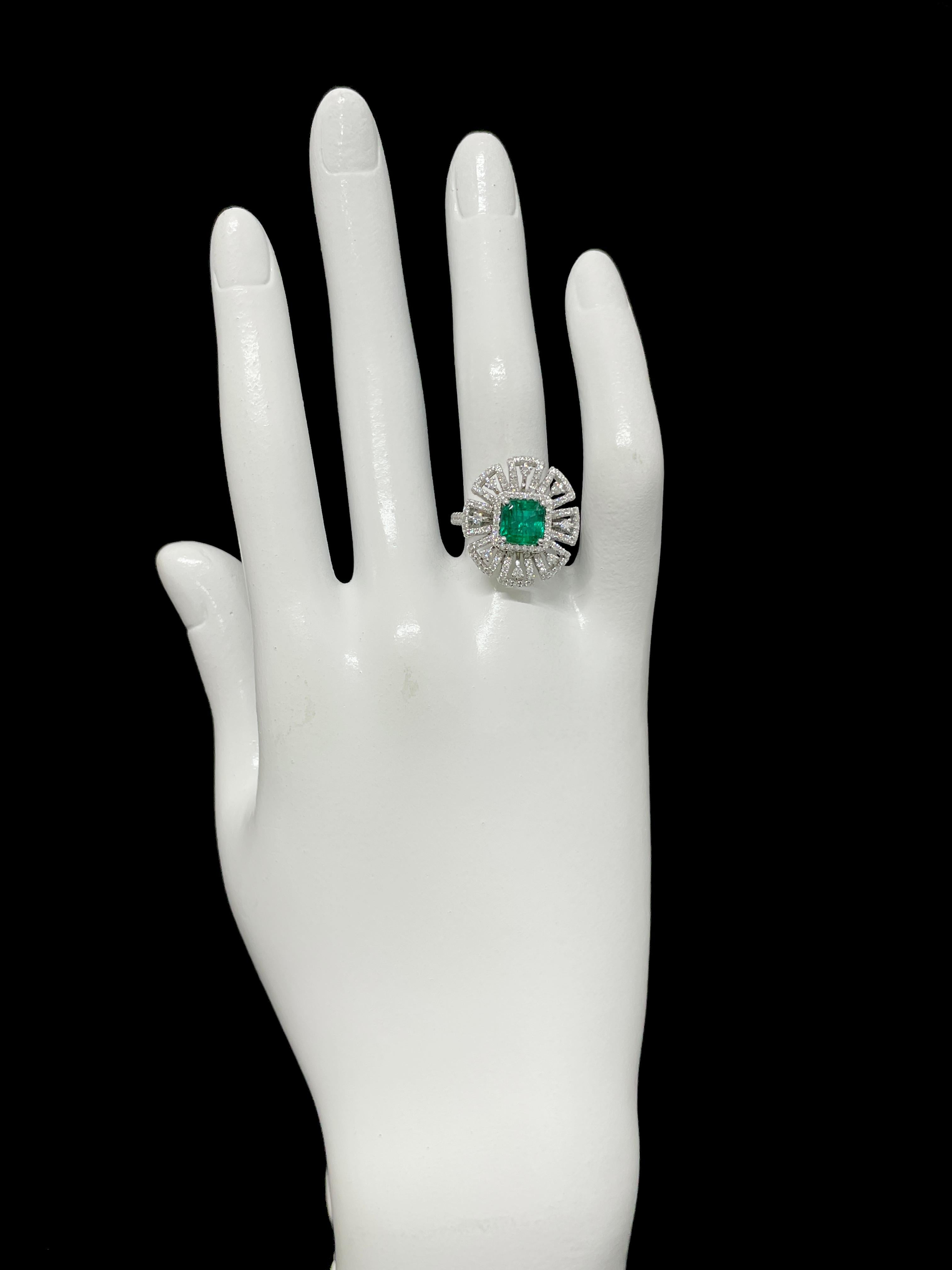 1.19 Carat Natural Emerald and Diamond Cocktail Ring Set in 18K White Gold For Sale 1