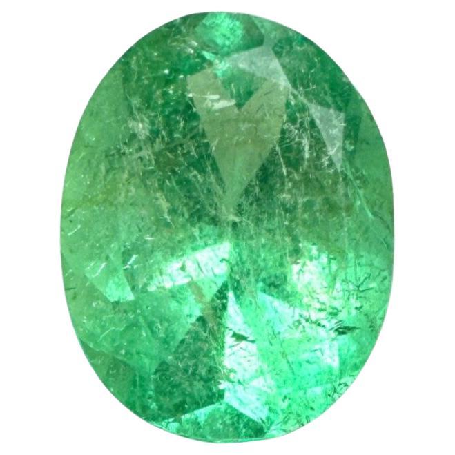 Émeraude colombienne de 1,19 carat, taille ovale  Pierre de naissance du mois de mai, vert jaunâtre