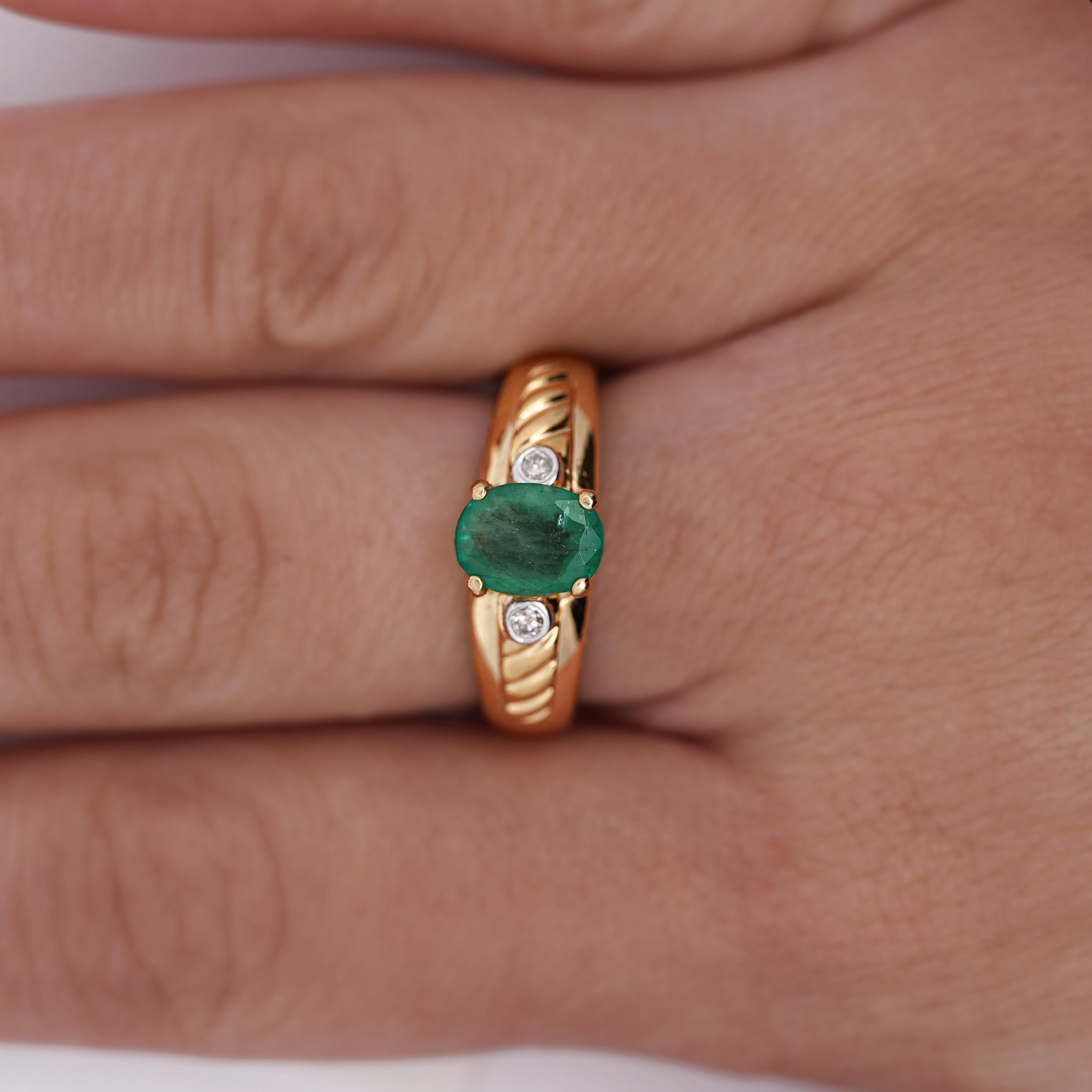 1.19 Carat Oval Cut Emerald & Diamond 14K Gold Statement Ring For Sale 1