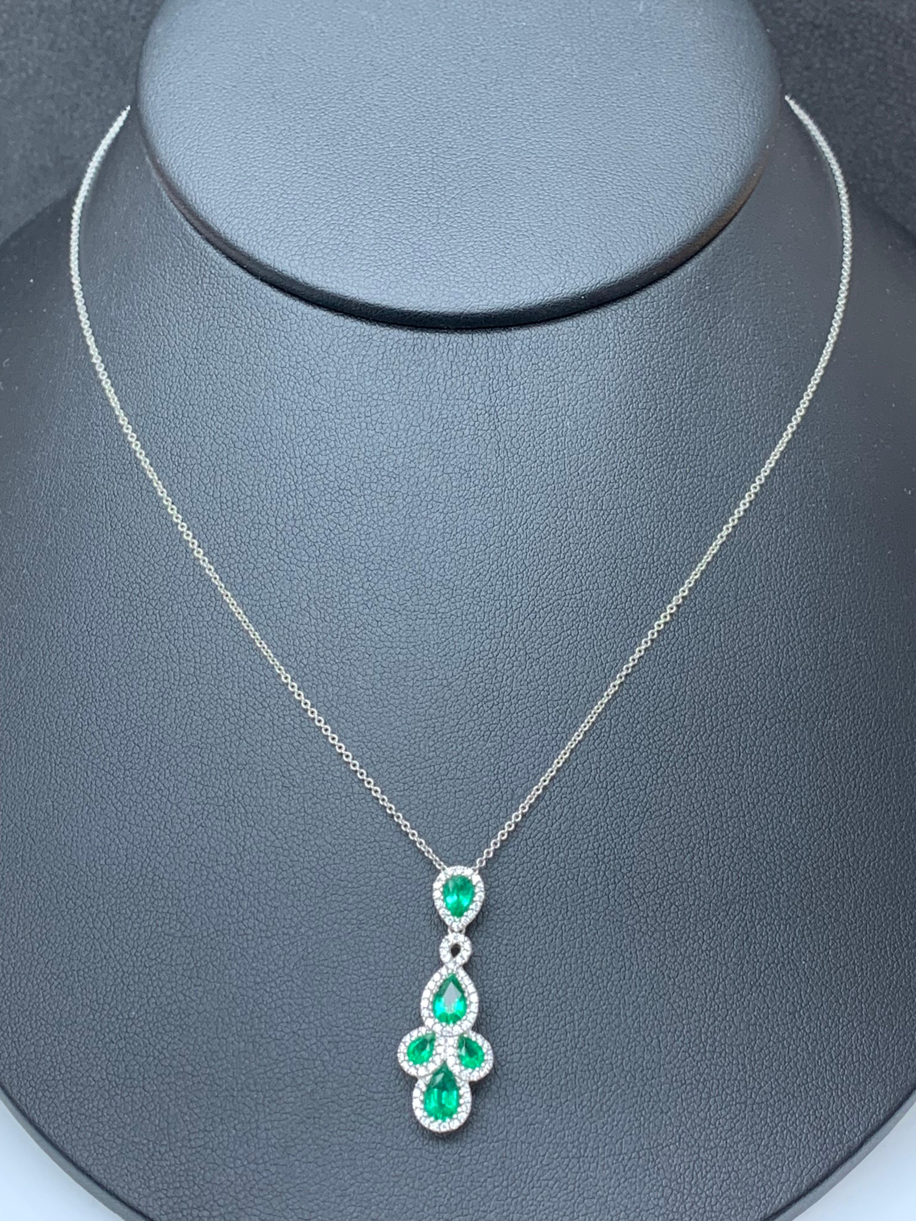 1,19 Karat birnenförmiger Smaragd und Diamant-Anhänger Halskette aus 18K (Tropfenschliff) im Angebot