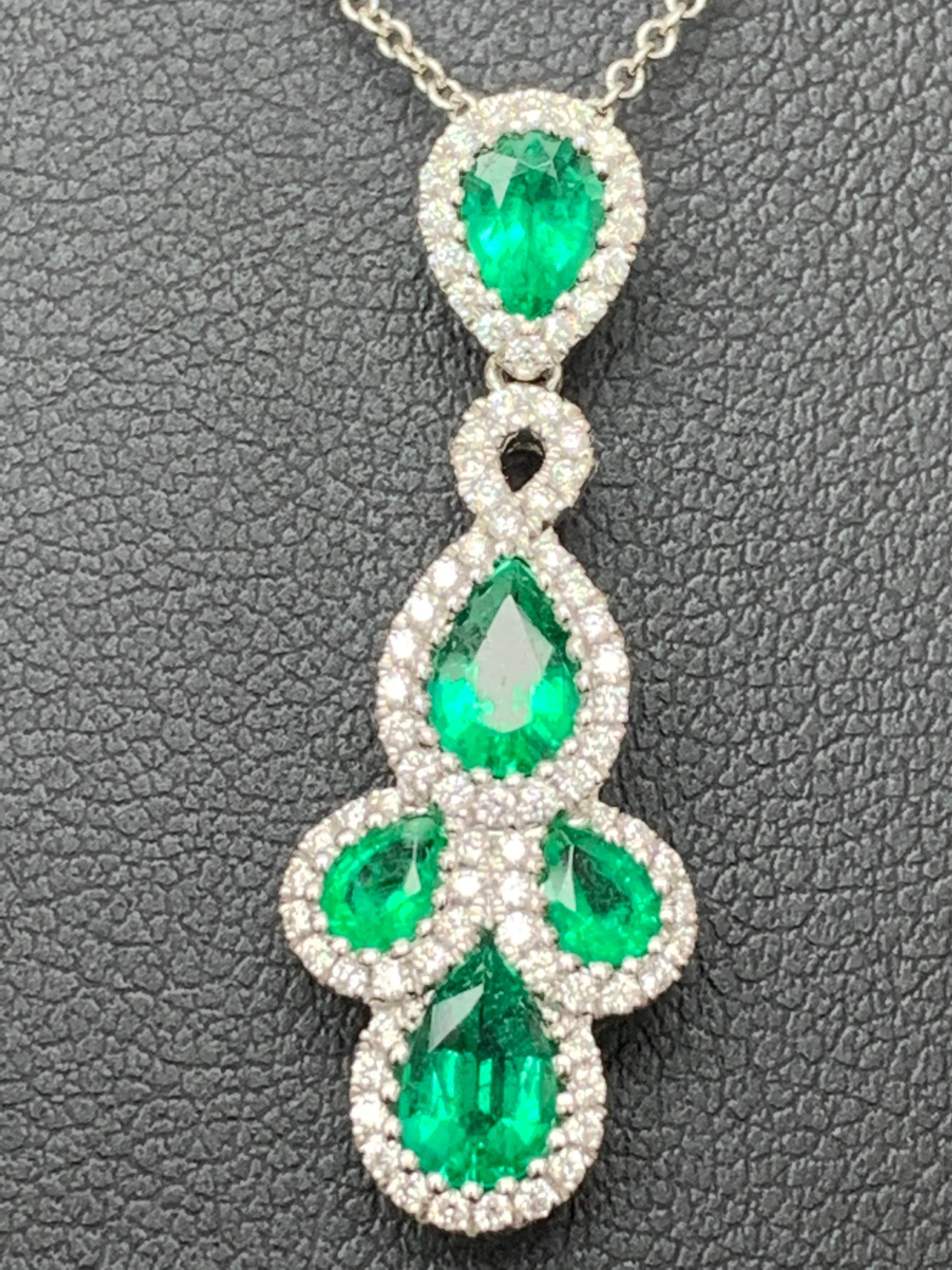 1,19 Karat birnenförmiger Smaragd und Diamant-Anhänger Halskette aus 18K im Zustand „Neu“ im Angebot in NEW YORK, NY