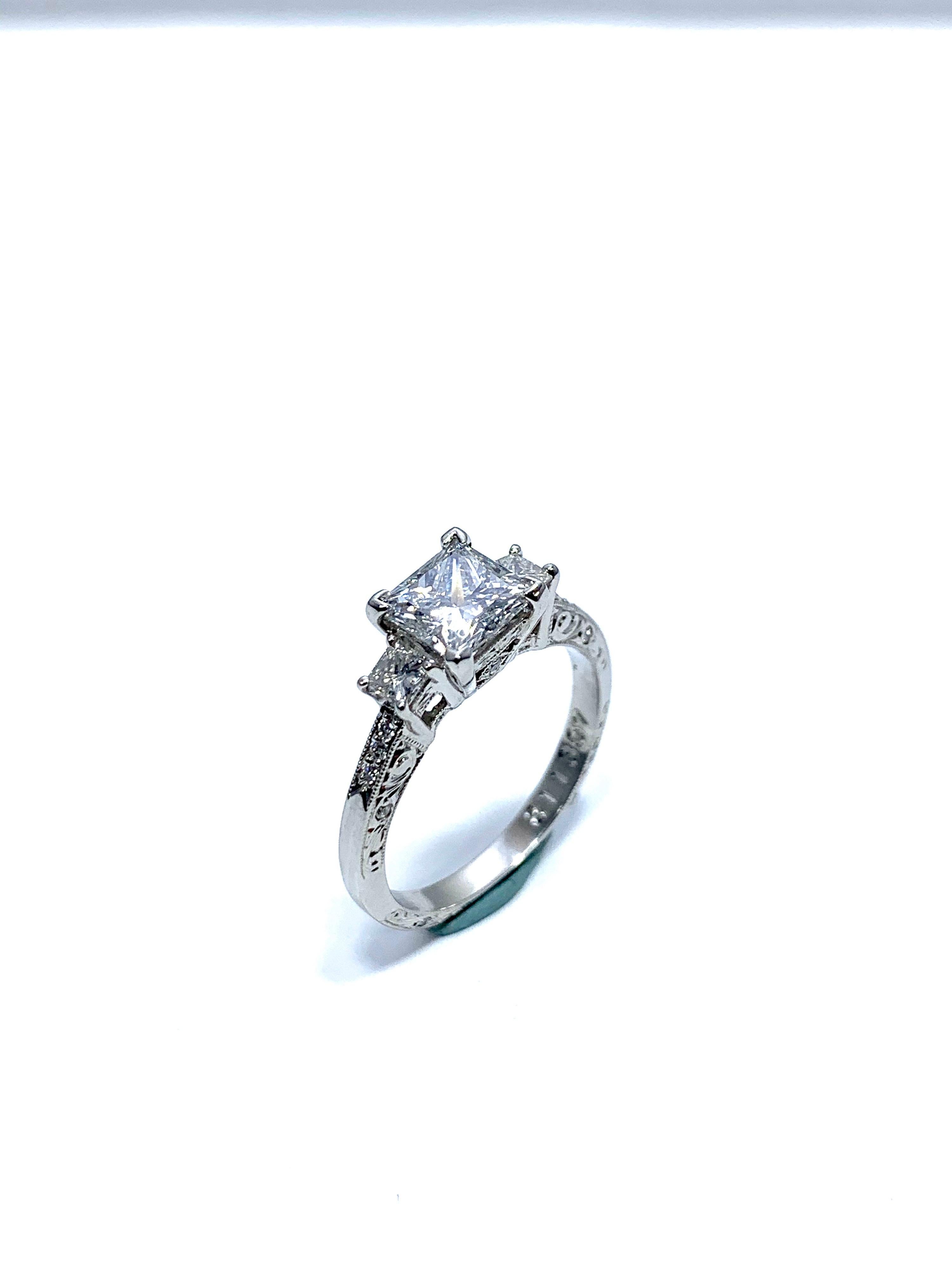 Bague de fiançailles en platine et diamant taille princesse de 1,19 carat, fabrication artisanale en vente 3