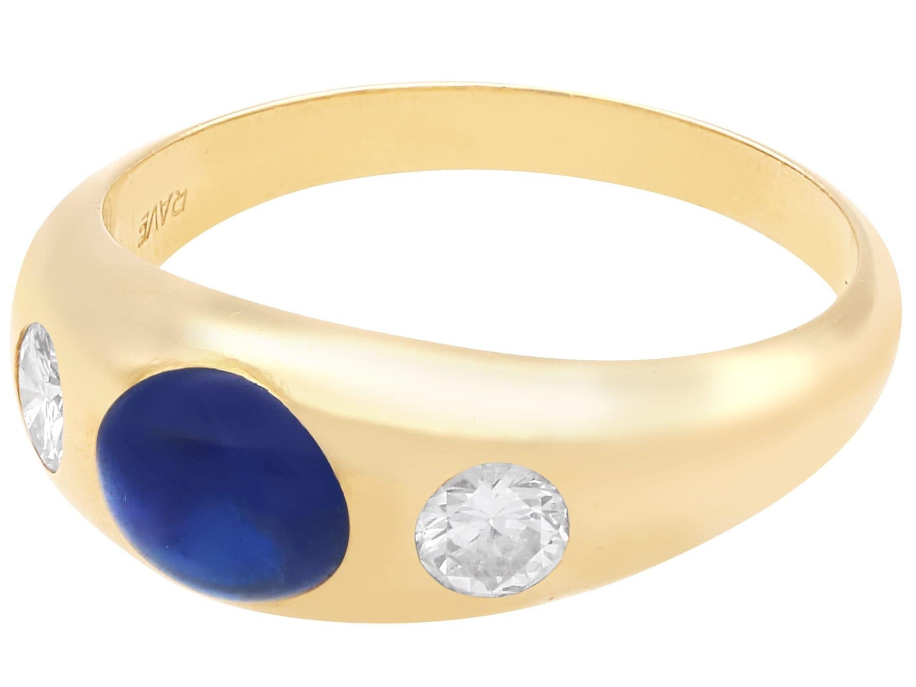 Taille cabochon Bague en or jaune 18 carats avec saphir de 1,19 carat et diamants de 0,42 carat, c. 1970 en vente